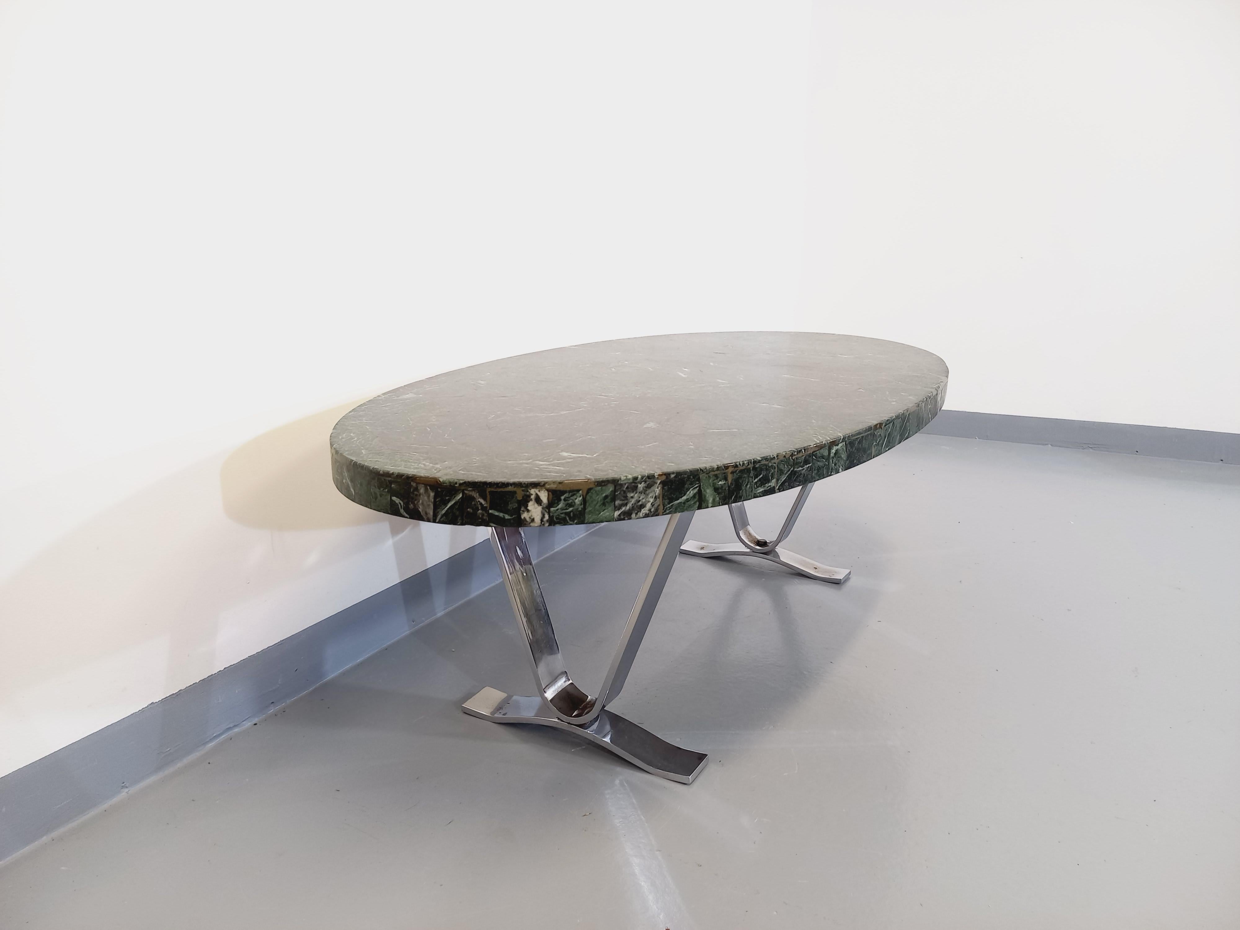 Fin du 20e siècle Grande table basse ovale vintage en pierre et métal chromé des années 70 en vente