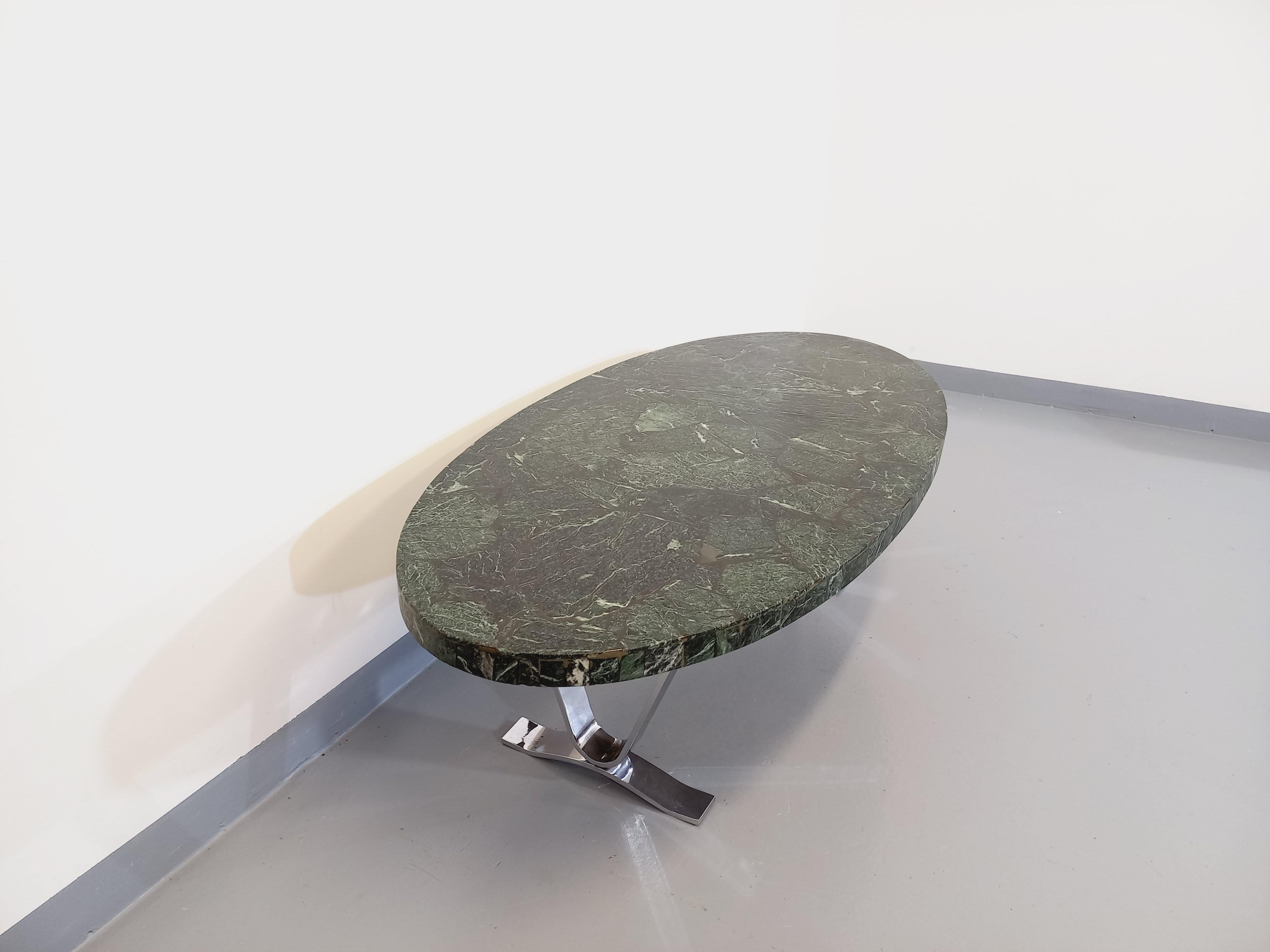 Marbre Grande table basse ovale vintage en pierre et métal chromé des années 70 en vente