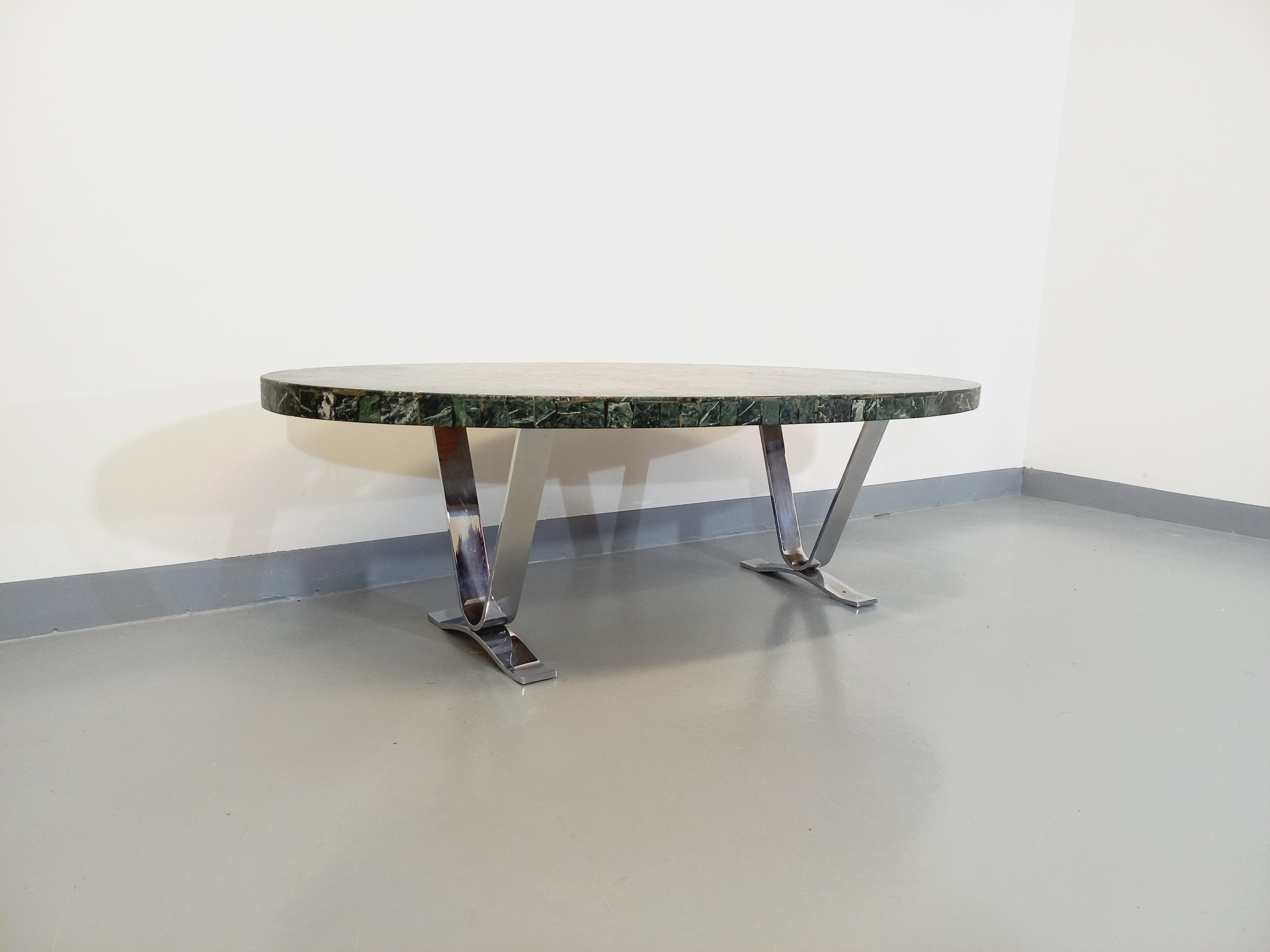 Grande table basse ovale vintage en pierre et métal chromé des années 70 en vente 1