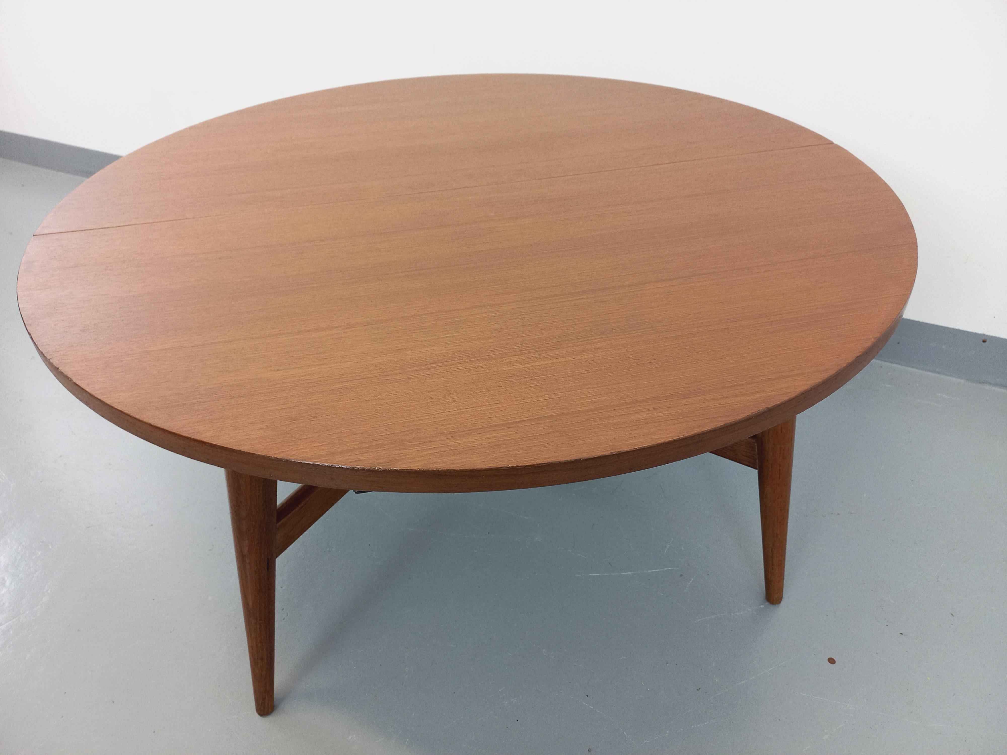 Grande table basse ronde scandinave vintage Smorrebrod de Arne Vodder extensible For Sale 3