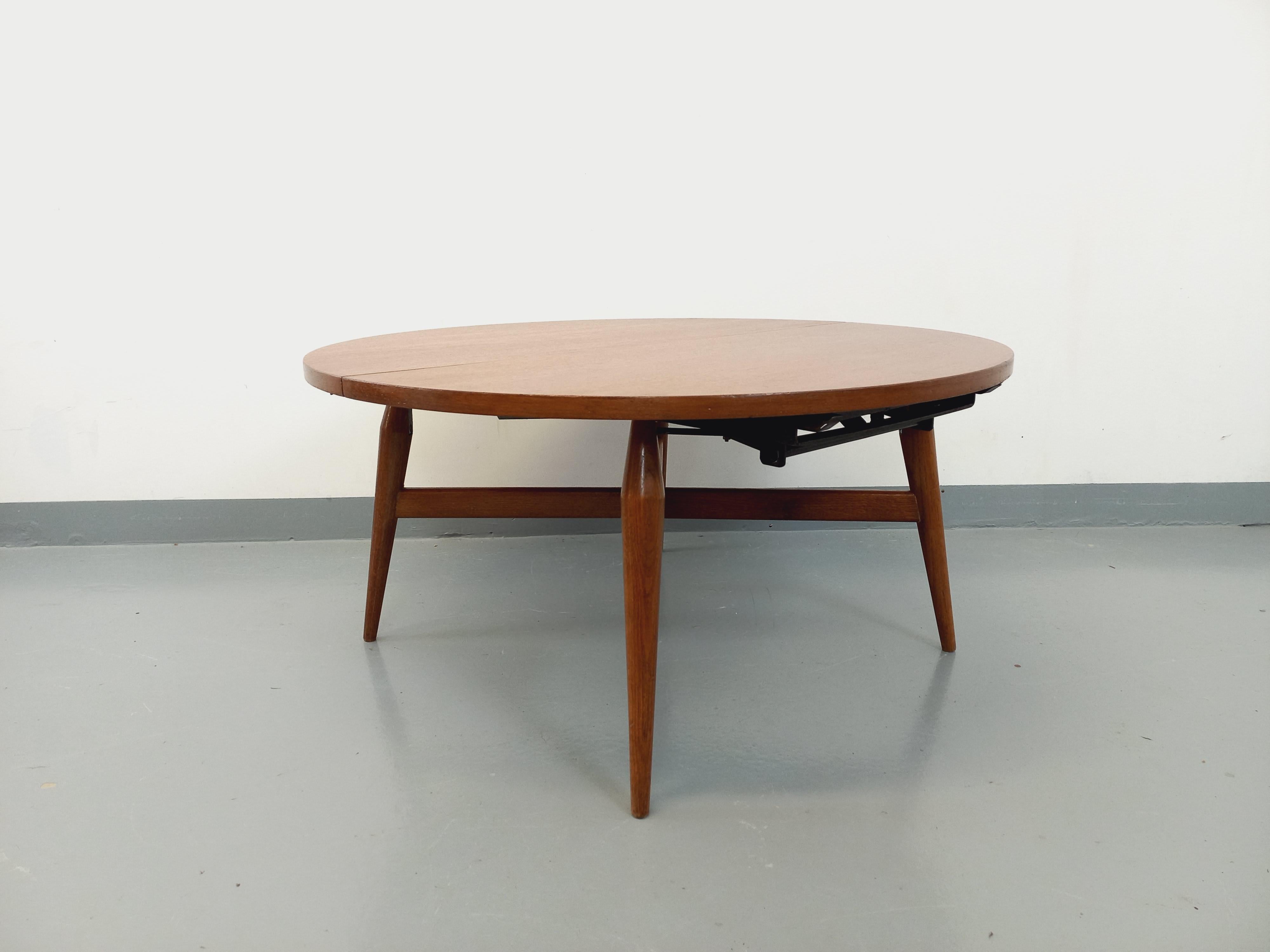 Scandinavian Modern Grande table basse ronde scandinave vintage Smorrebrod de Arne Vodder extensible For Sale