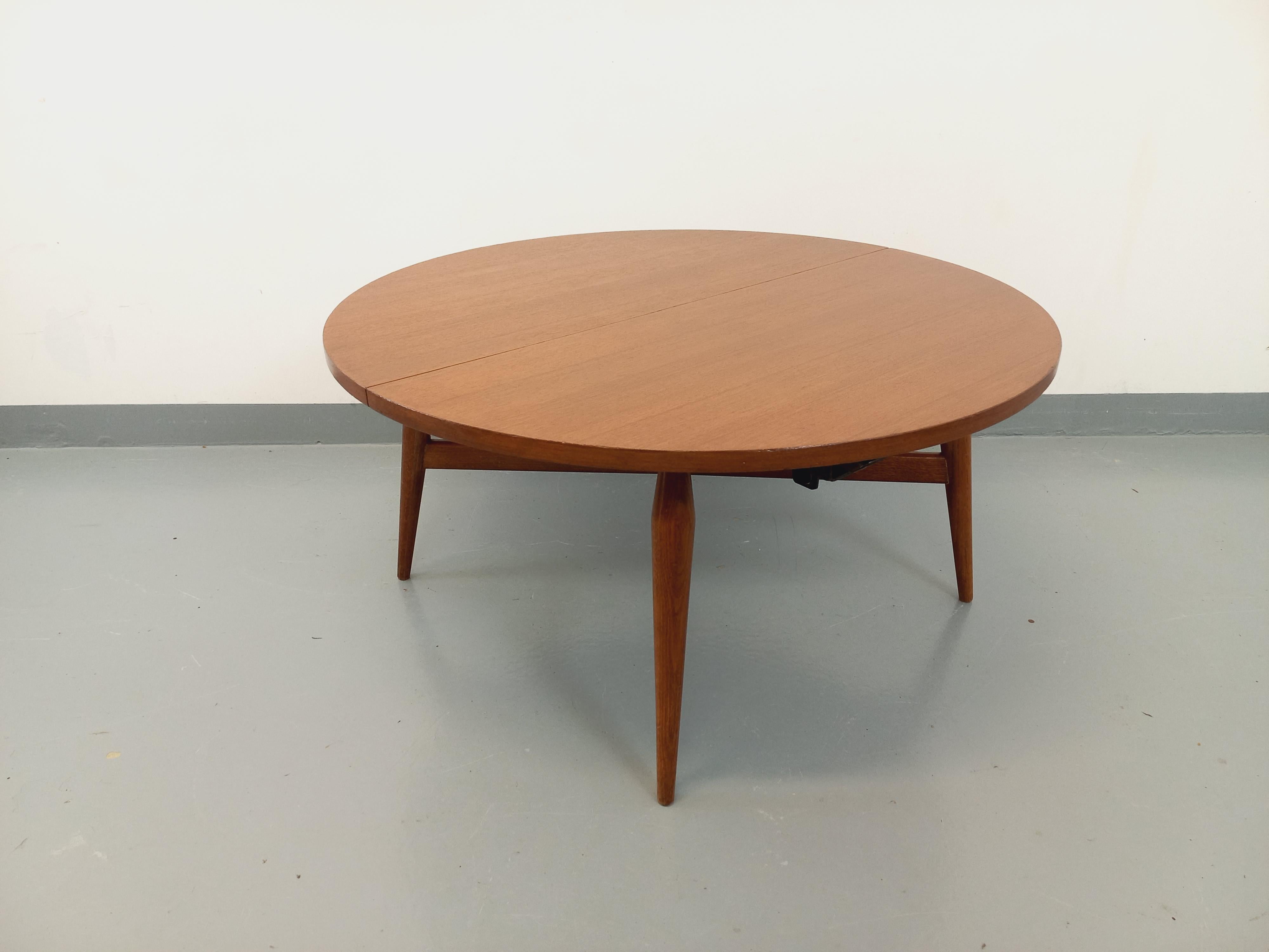 French Grande table basse ronde scandinave vintage Smorrebrod de Arne Vodder extensible For Sale