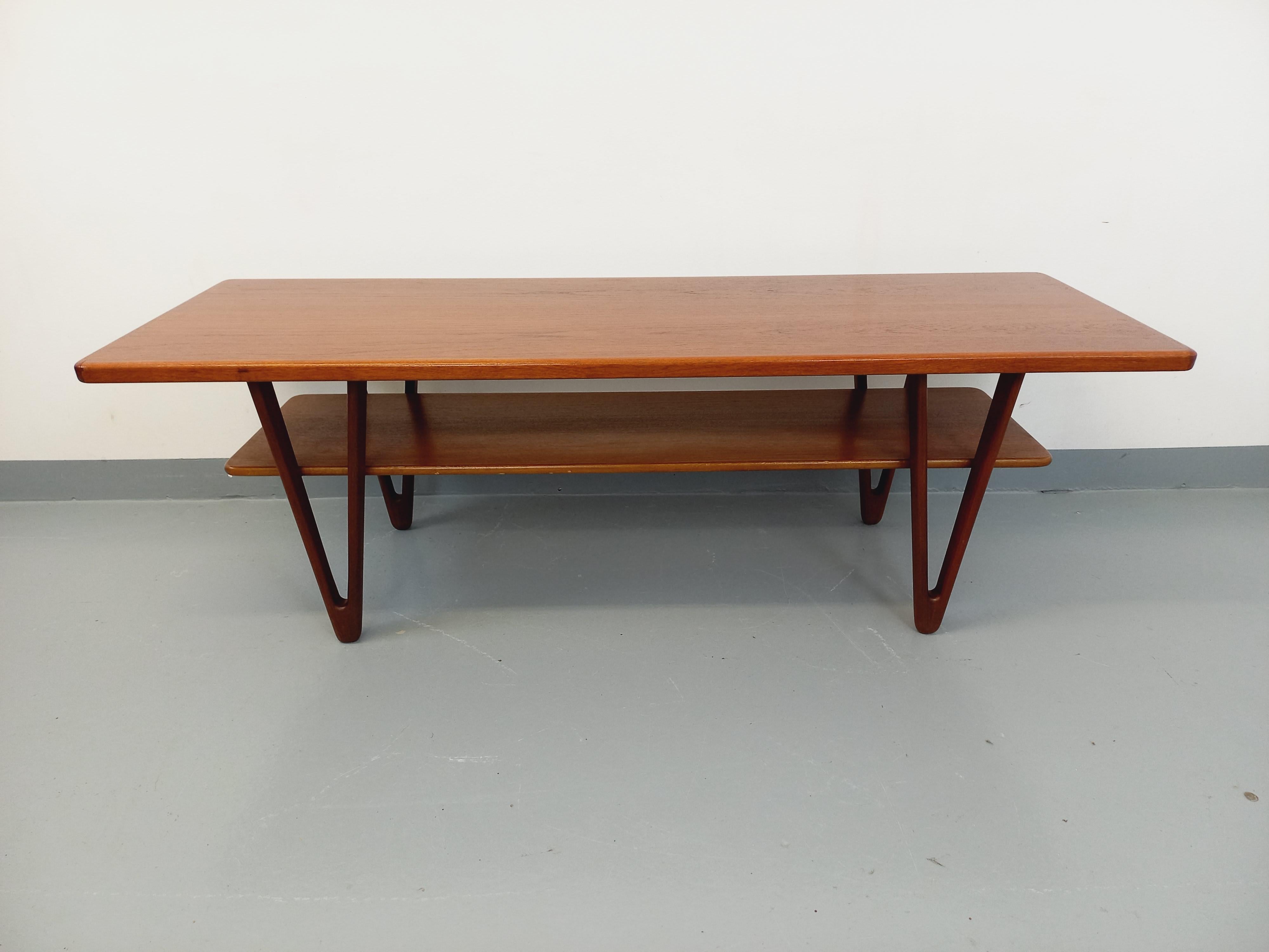 Grande table basse scandinave vintage à double plateau en teck de Kurt Østervig 4