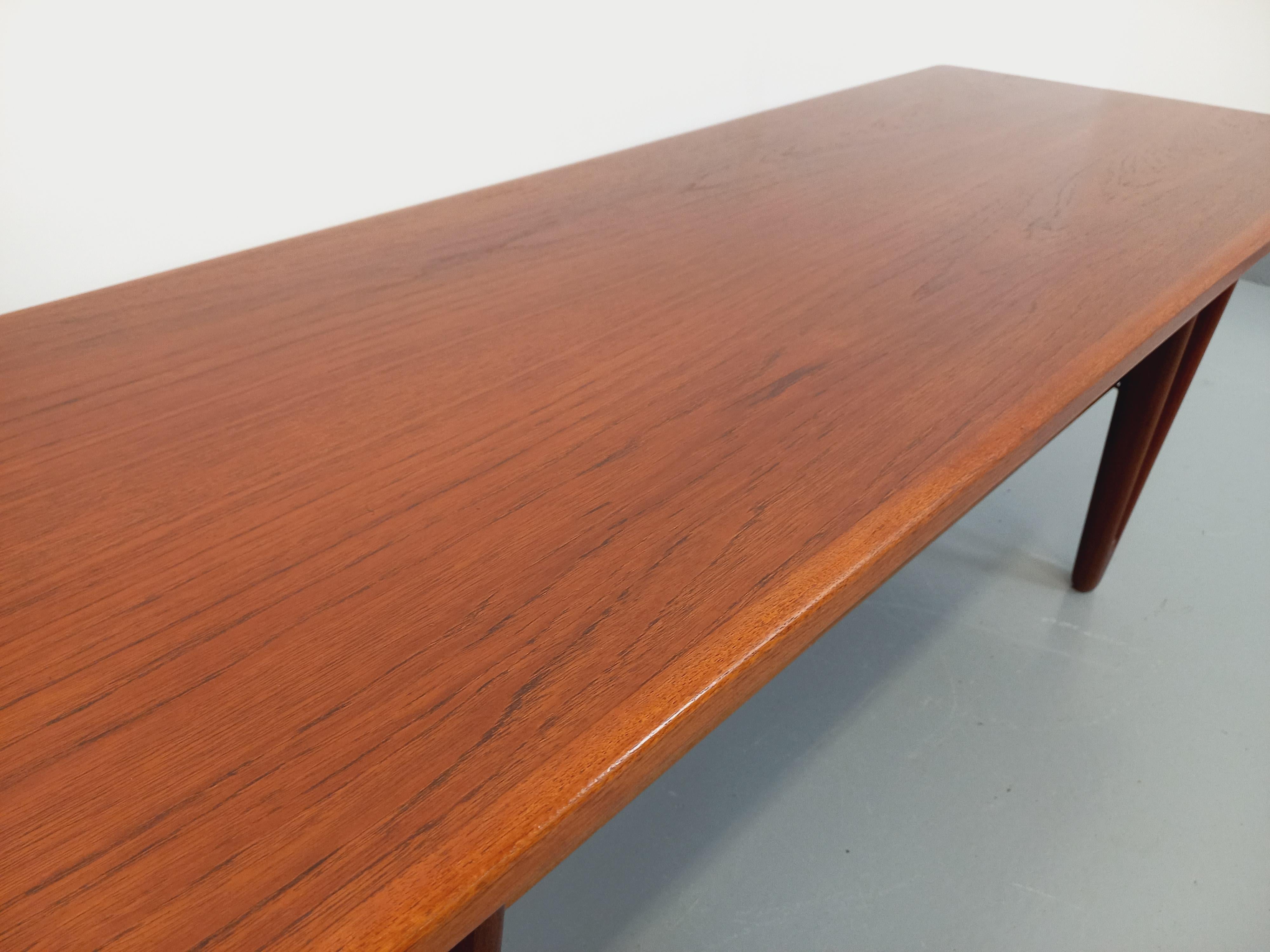 Grande table basse scandinave vintage à double plateau en teck de Kurt Østervig 9