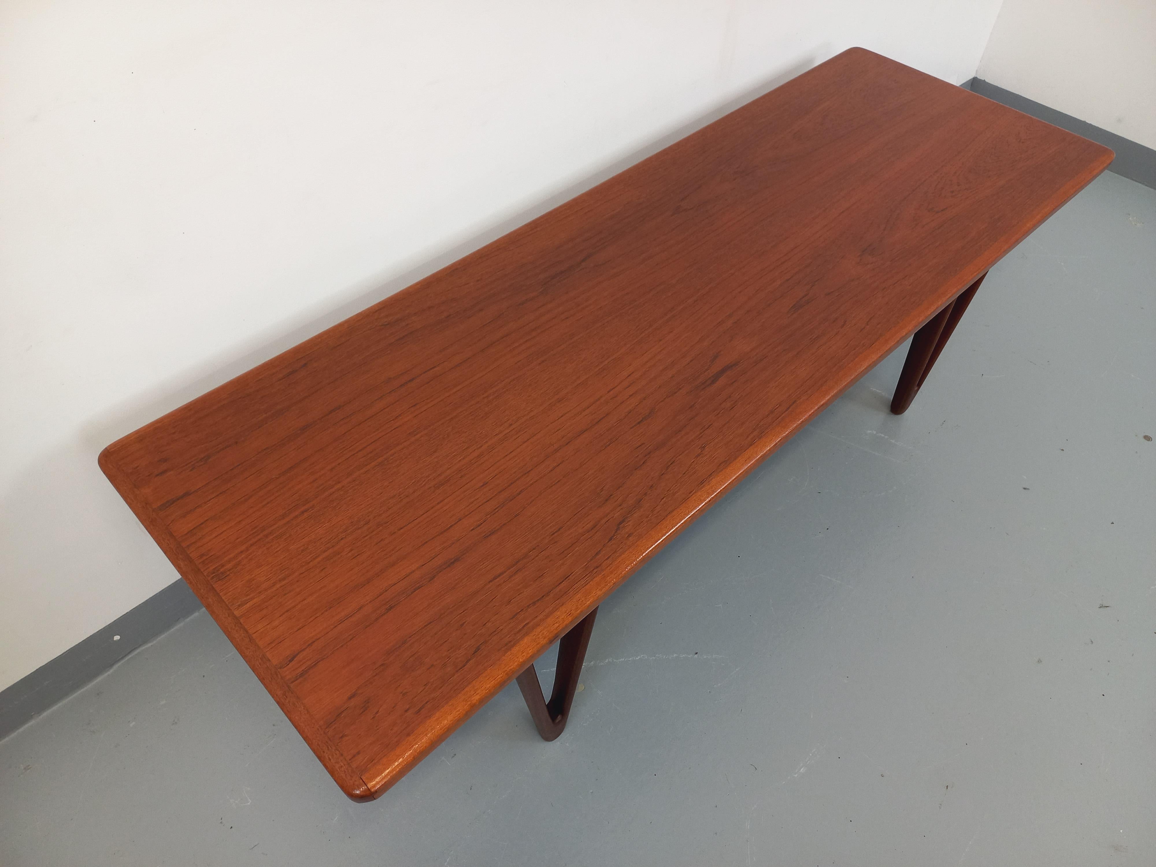 Teak Grande table basse scandinave vintage à double plateau en teck de Kurt Østervig