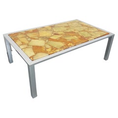 Grande table basse vintage en métal chromé, pierre type onyx jaune et résine