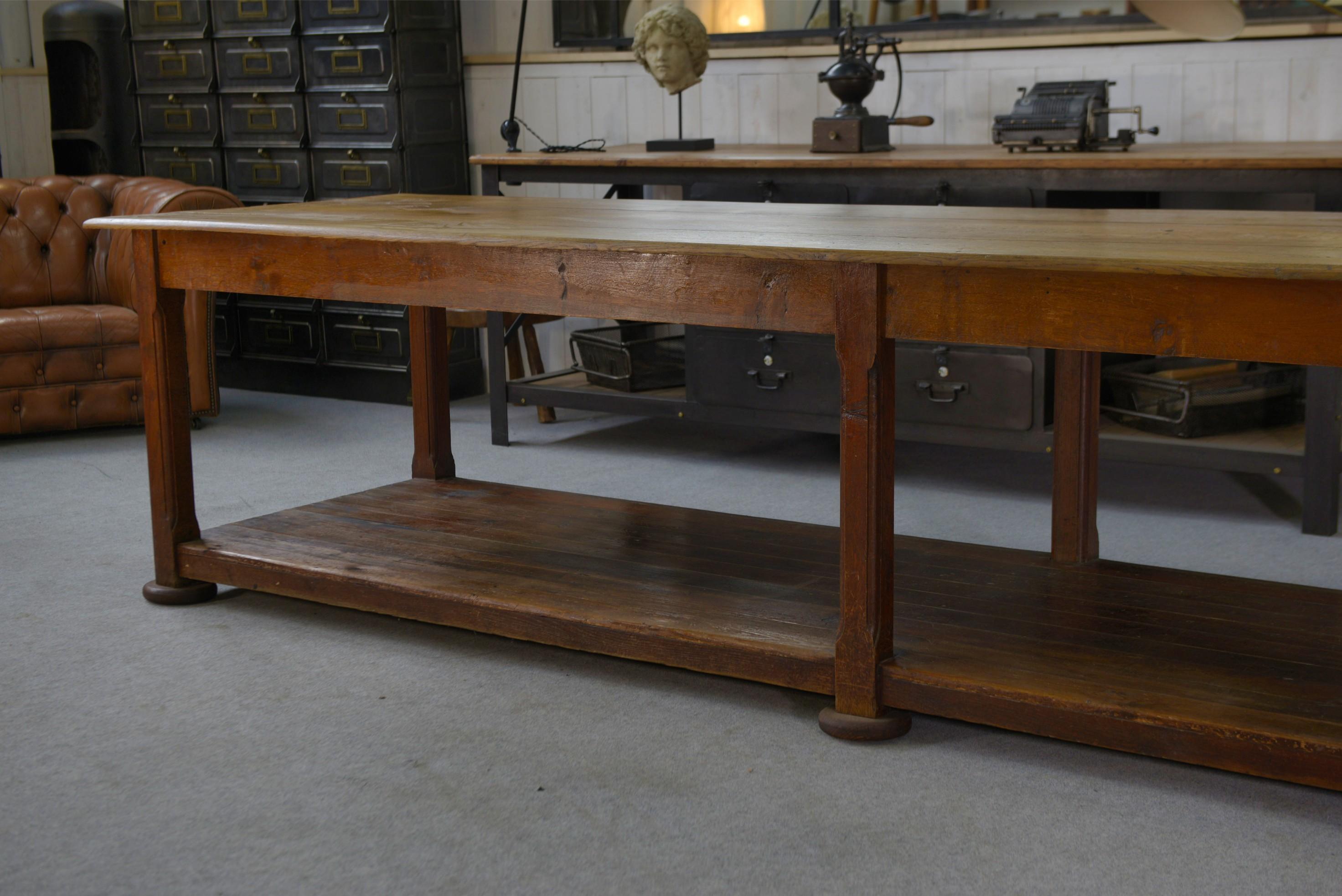Grande table de drapier en chêne massif 1950's en vente 2