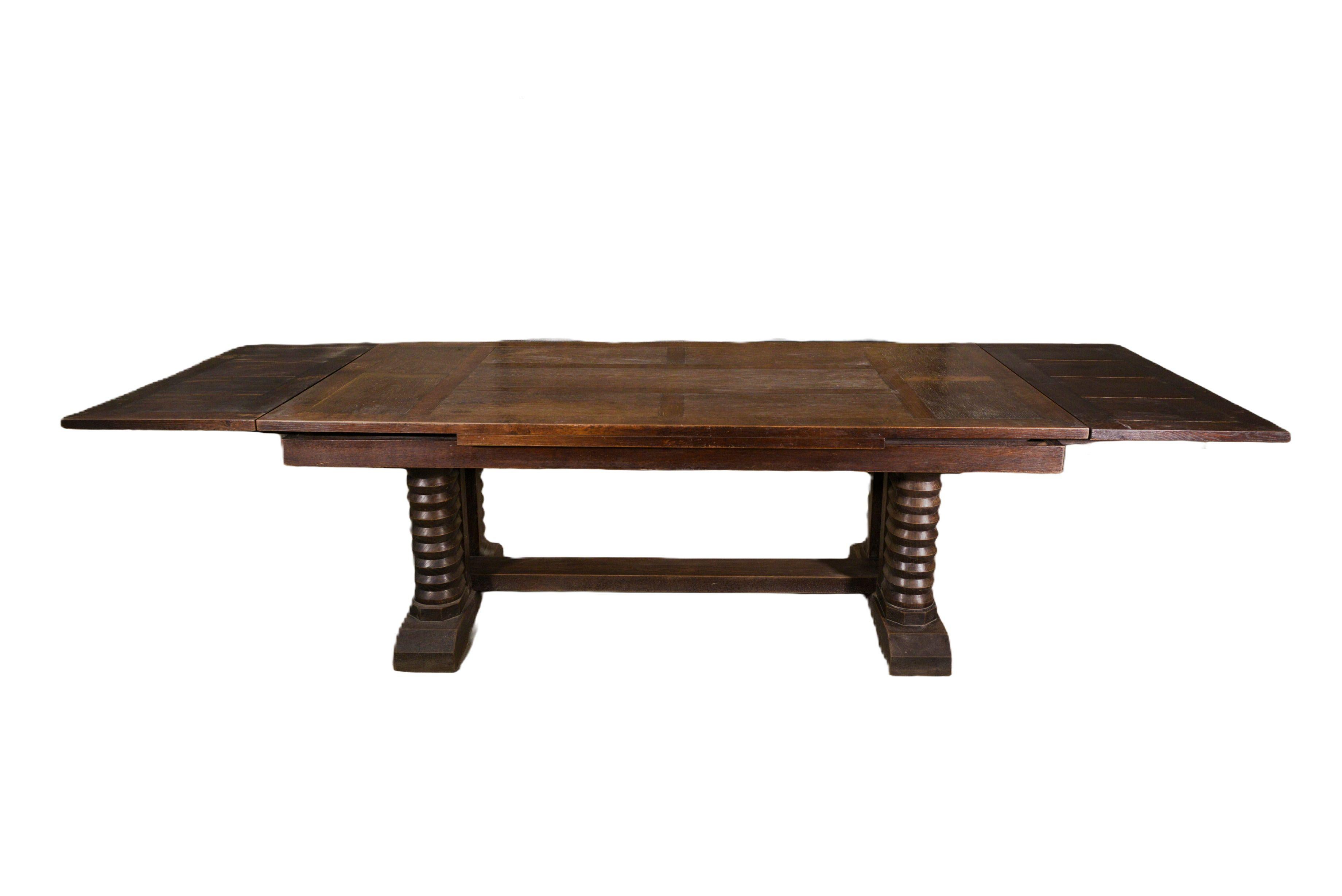 Grande table en chêne massif par Joseph Savina 1950 In Good Condition For Sale In TOURCOING, FR