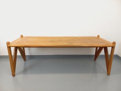 Grande table rectangulaire brutaliste vintage en bois de chêne massif