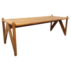 Grande table rectangulaire brutaliste vintage en bois de chêne massif