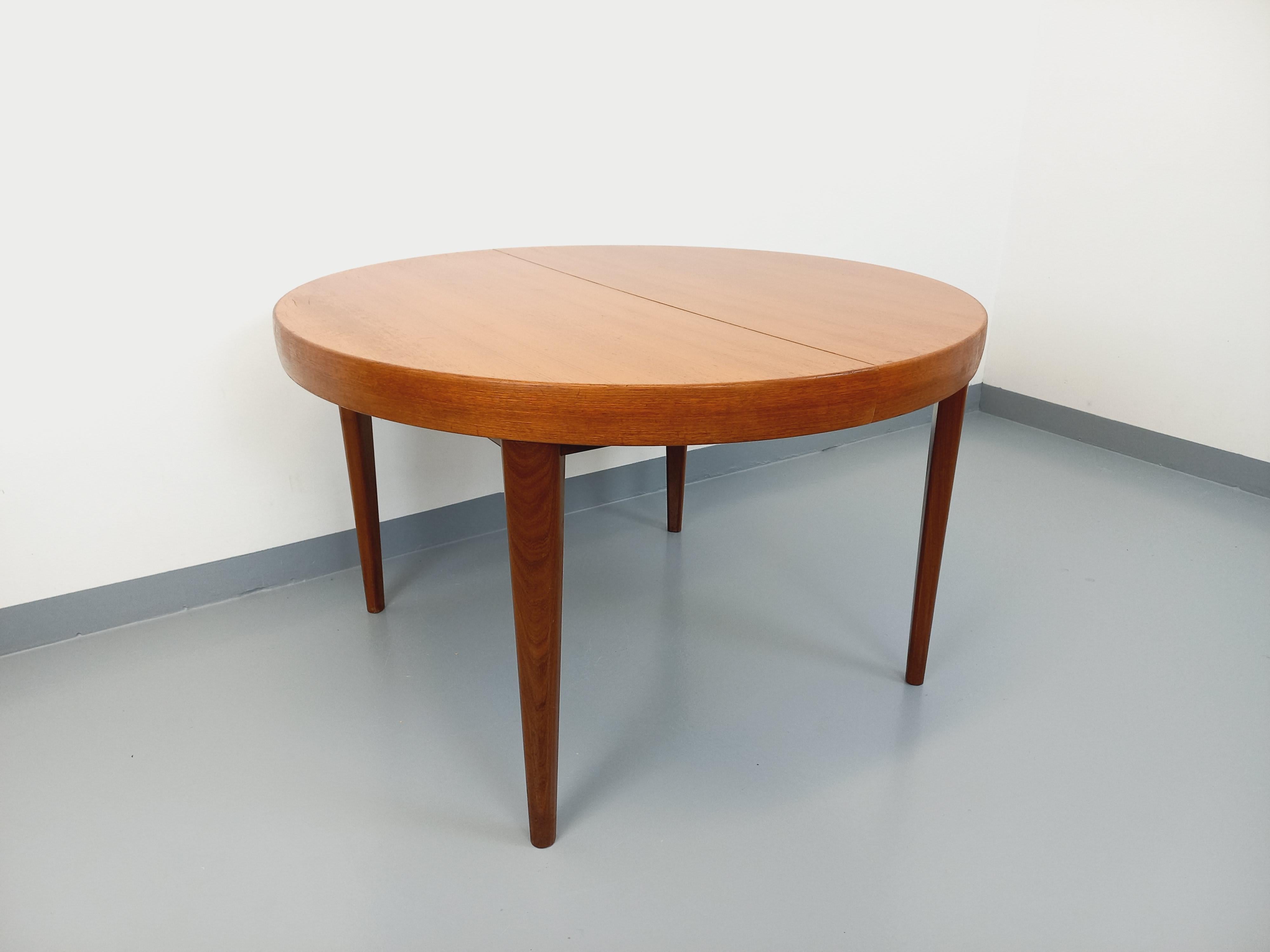 Grande table ronde scandinave vintage des années 50 60 en teck avec rallonges im Angebot 9
