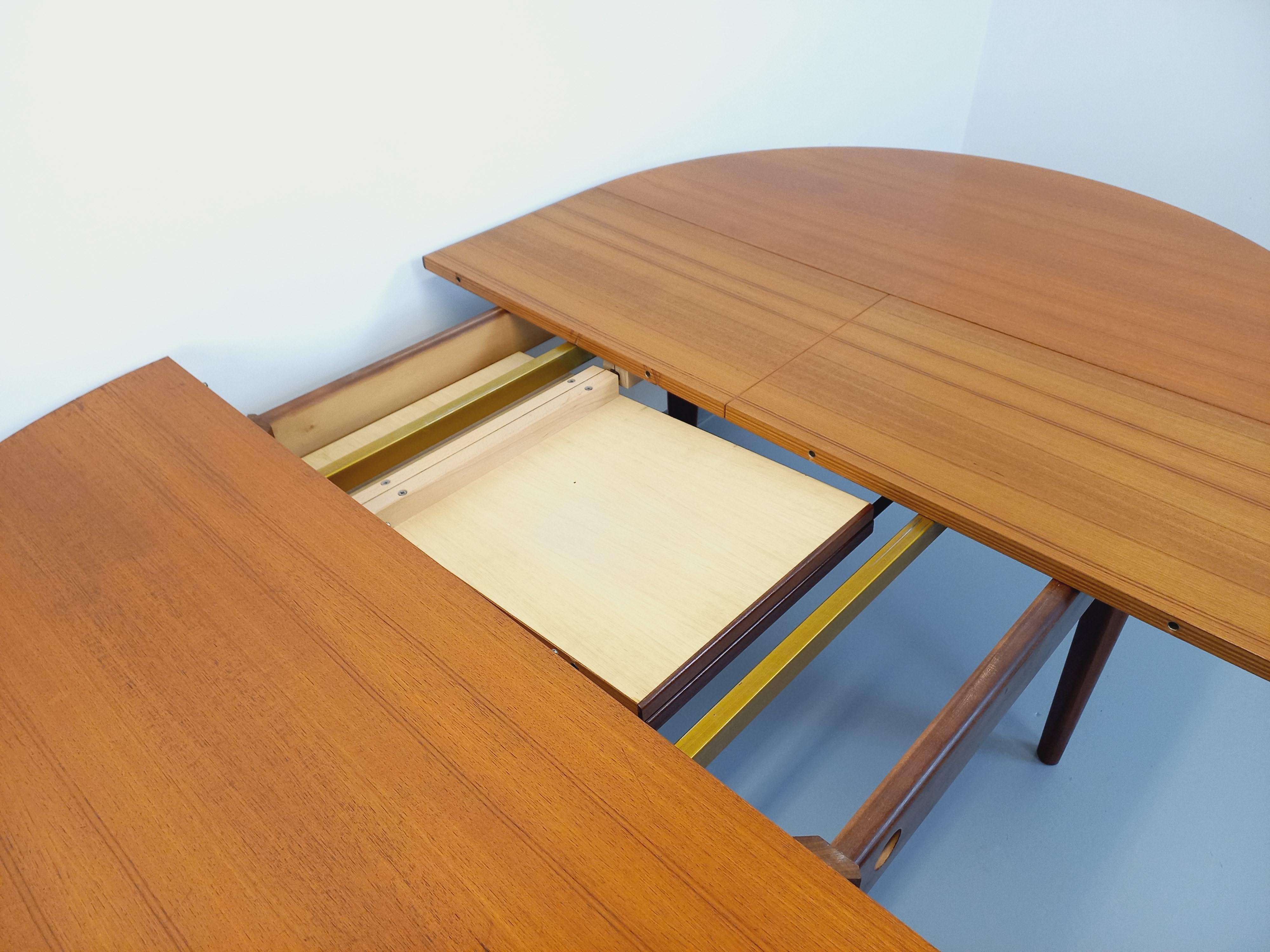 Grande table ronde scandinave vintage des années 50 60 en teck avec rallonges im Angebot 12