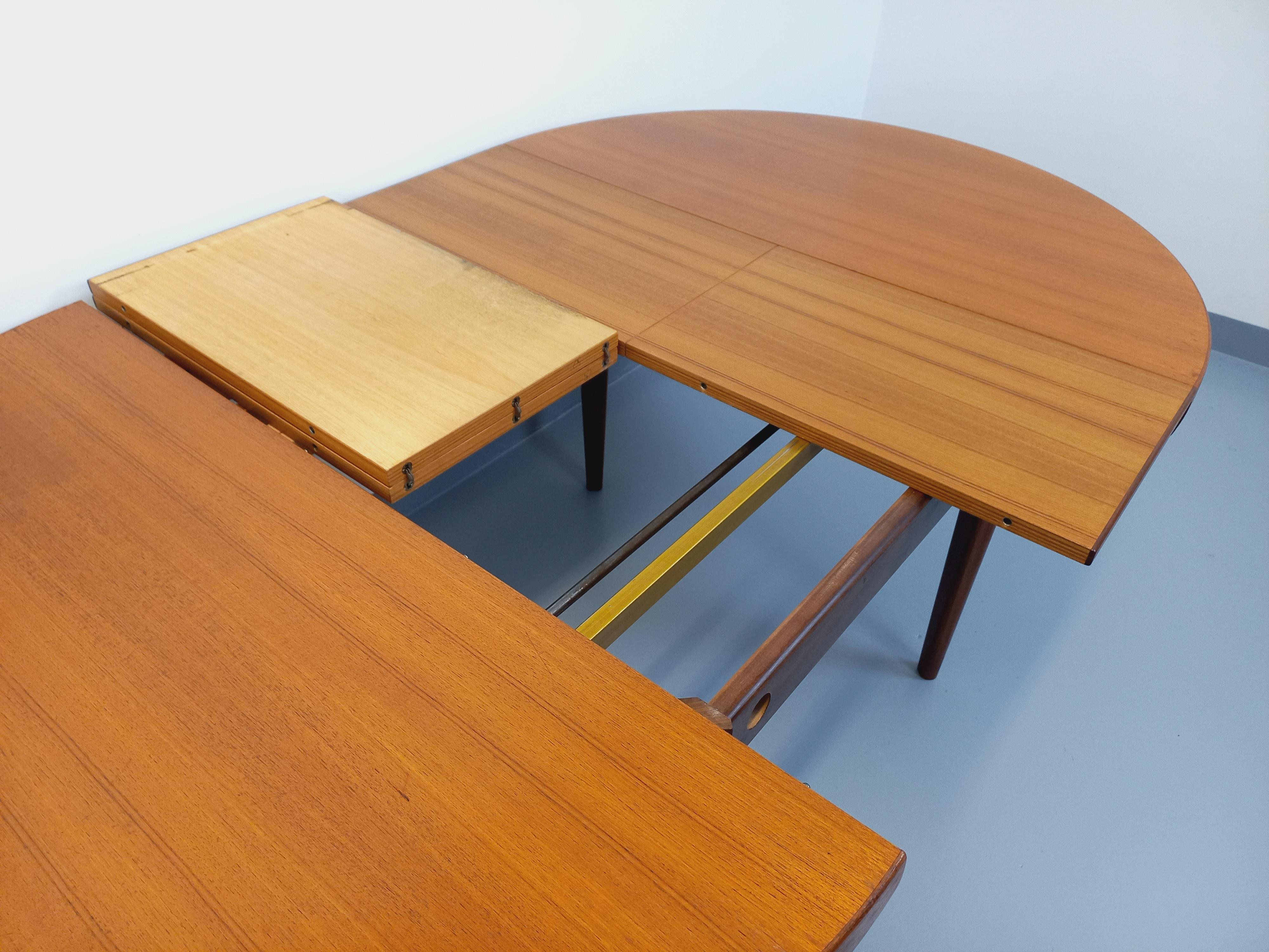 Grande table ronde scandinave vintage des années 50 60 en teck avec rallonges im Angebot 13