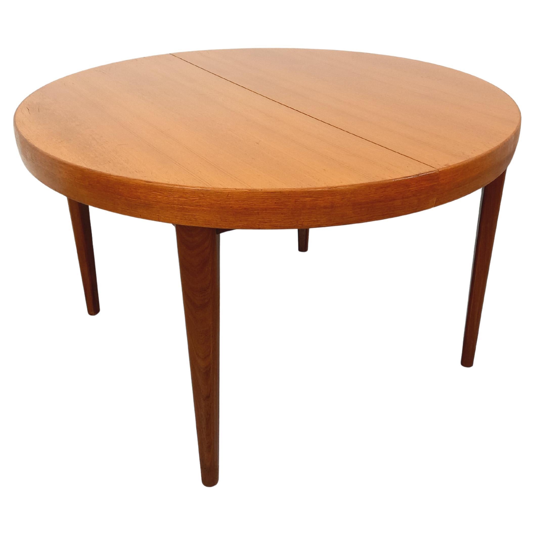Grande table ronde scandinave vintage des années 50 60 en teck avec rallonges