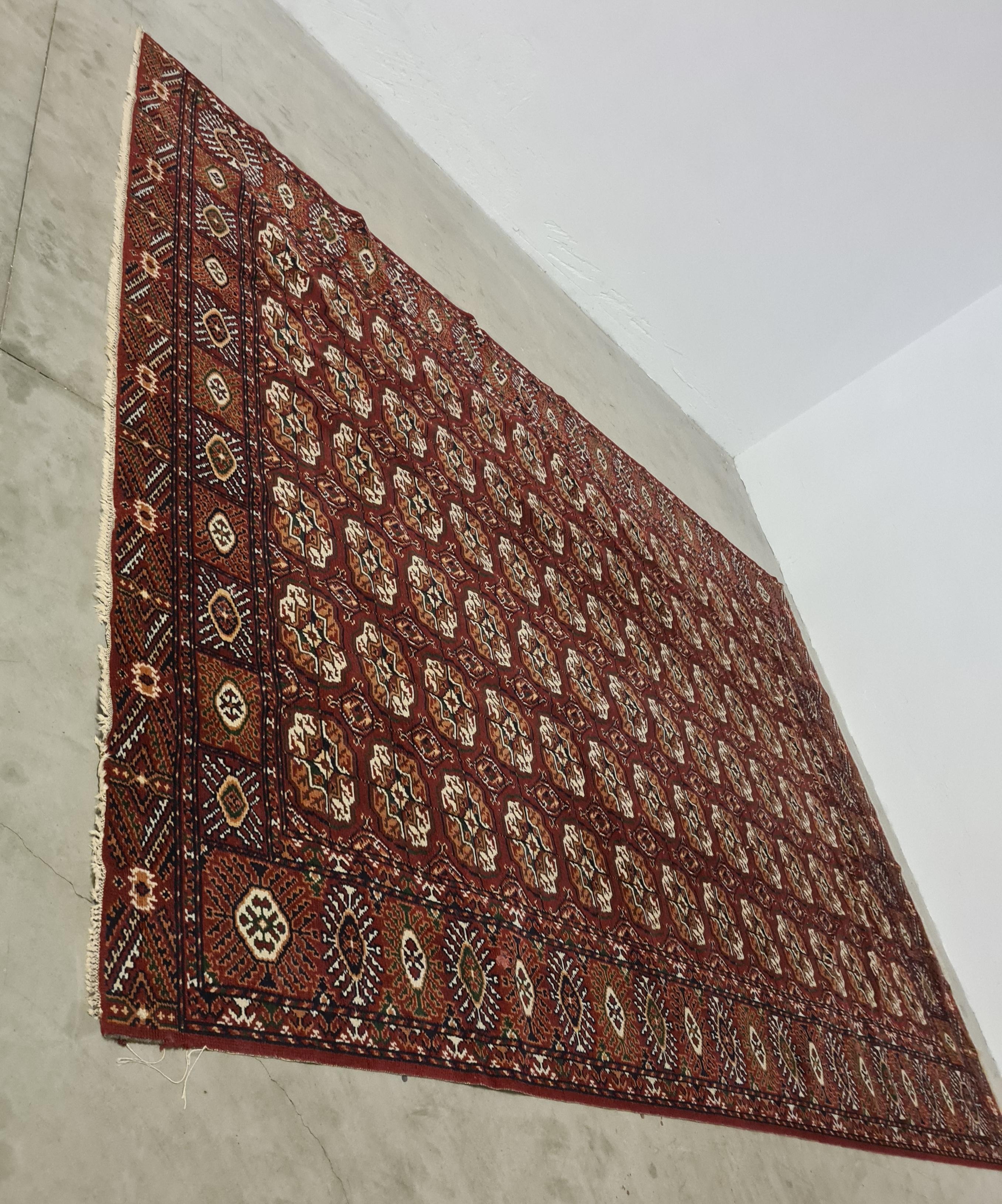 Large hand-knotted Russian Bukhara rug hand-knotted in pure wool early 900' In Good Condition In Torino, IT