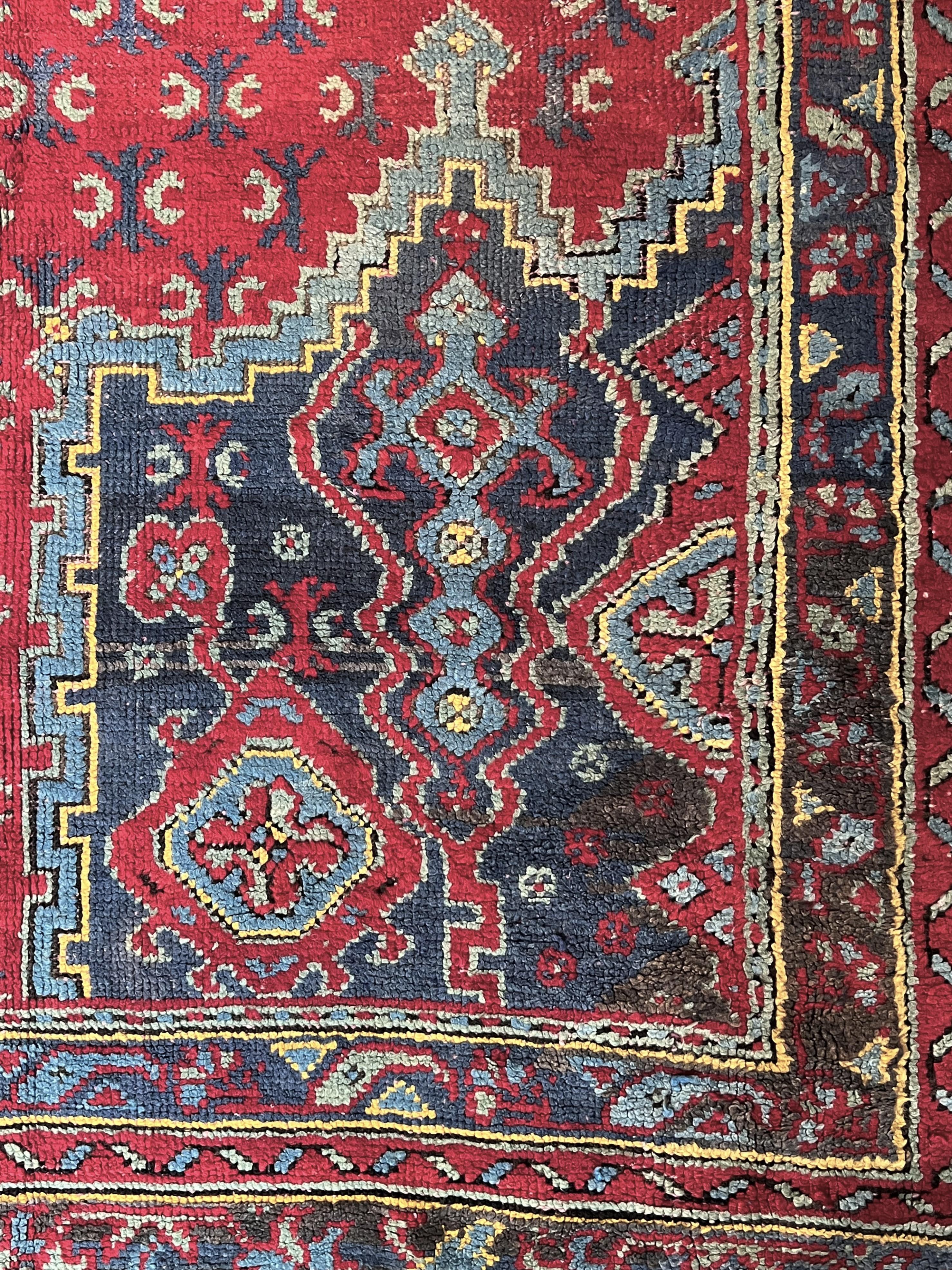 Grande tappeto Ushak fondo rosso con medaglione For Sale 6