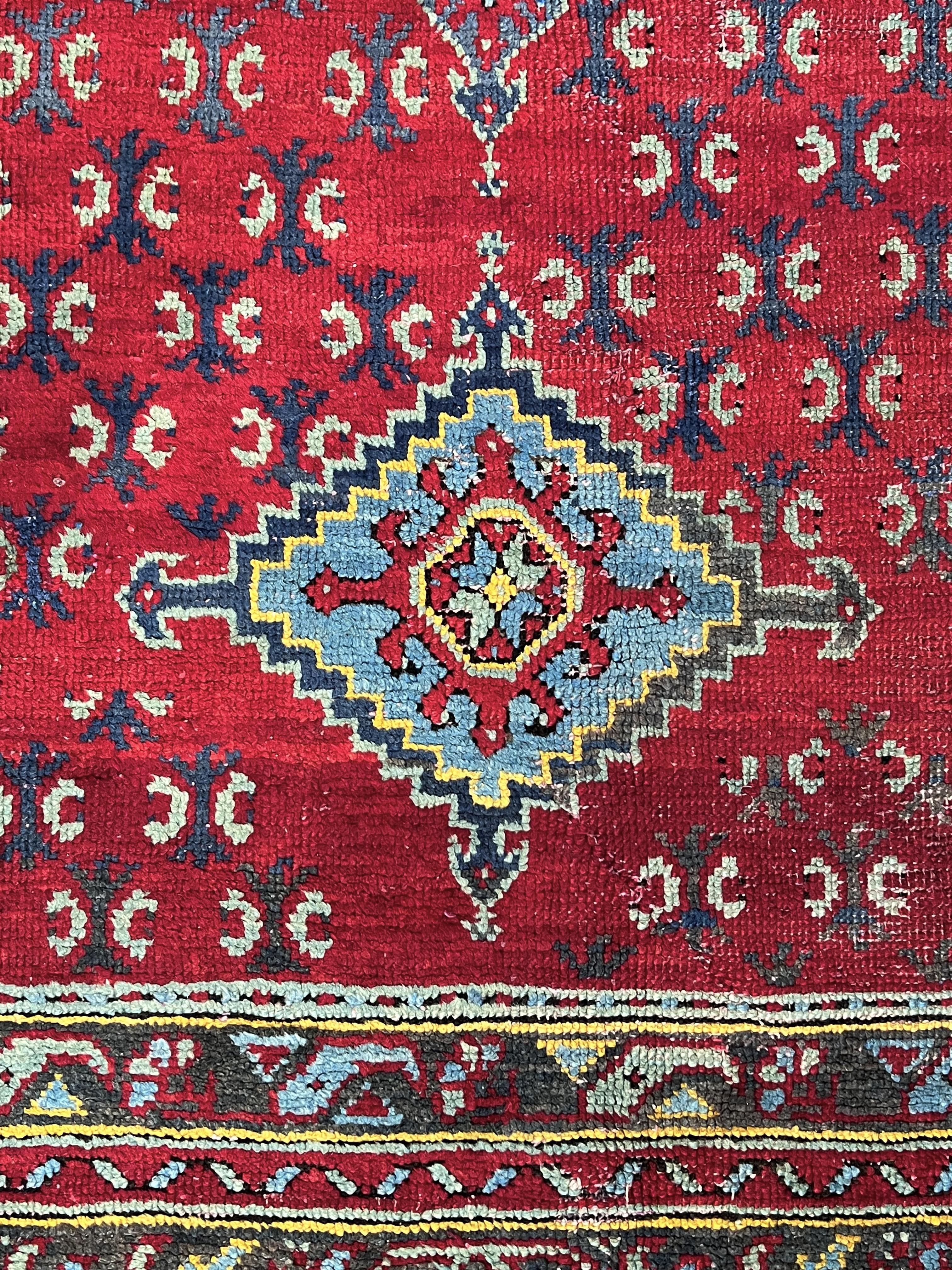 Grande tappeto Ushak fondo rosso con medaglione In Good Condition For Sale In Firenze, IT
