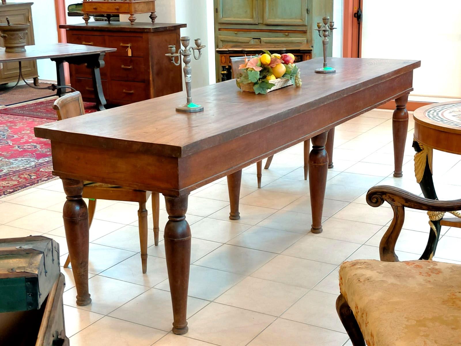 Tourné Grande table ancienne à six pieds 19ème siècle en vente