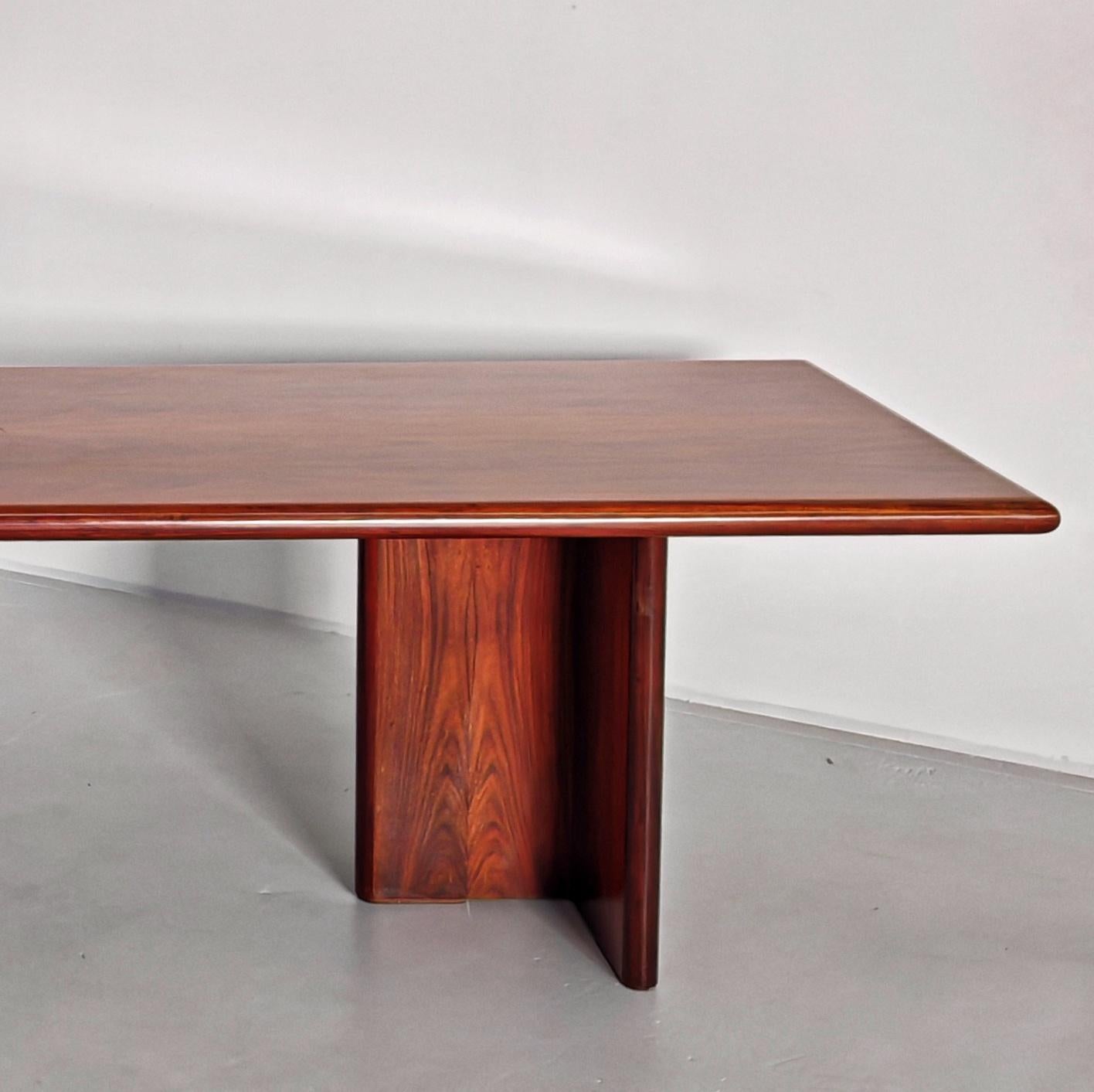 Altro Grande Tavolo in legno 12 o 14 posti design Italiano anni 60 in vendita
