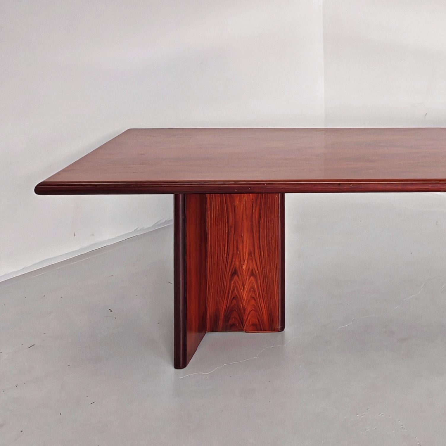 Grande Tavolo in legno 12 o 14 posti design Italiano anni 60 In condizioni buone in vendita a Milano, MI
