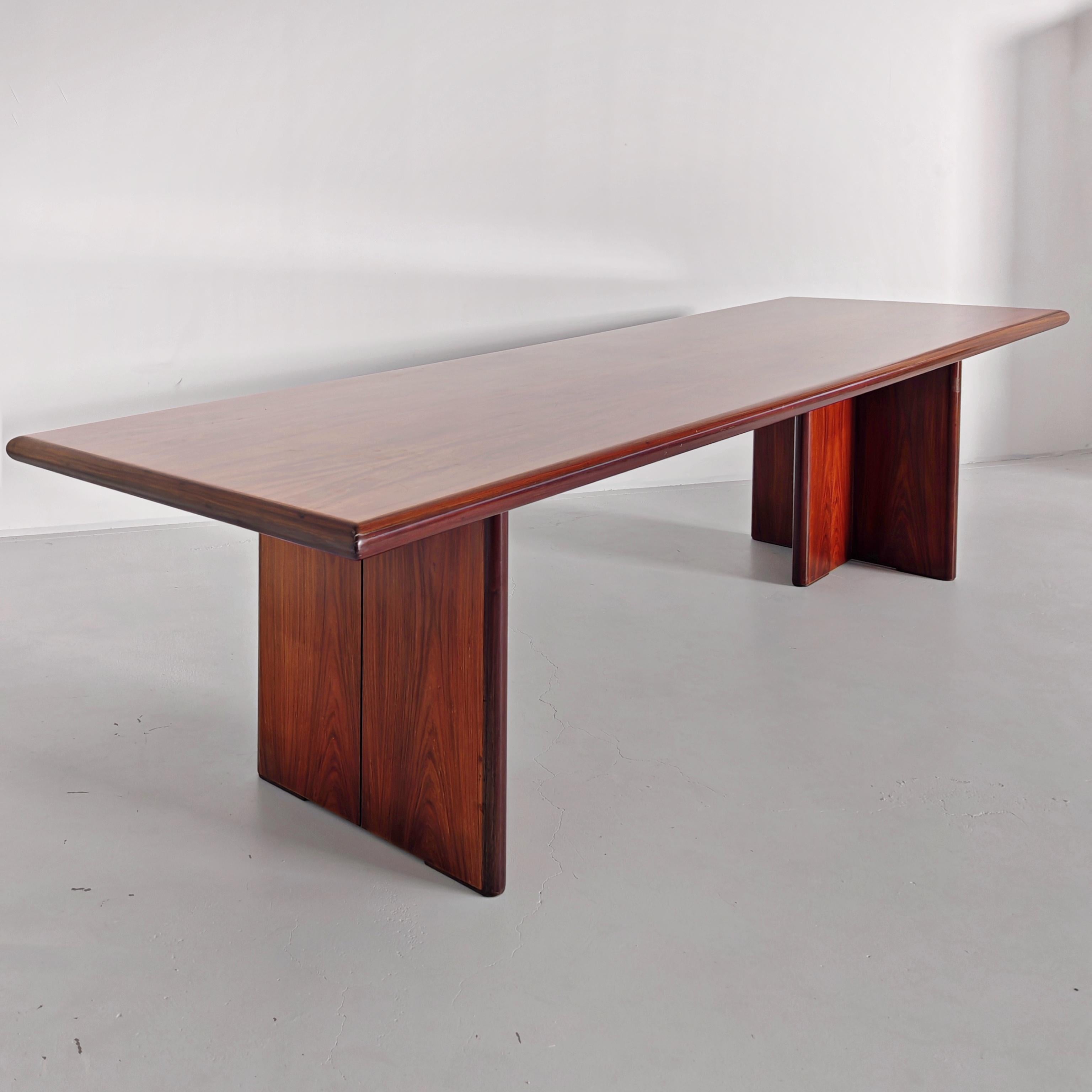 20th Century Grande Tavolo in legno 12 o 14 posti design Italiano anni 60 in vendita