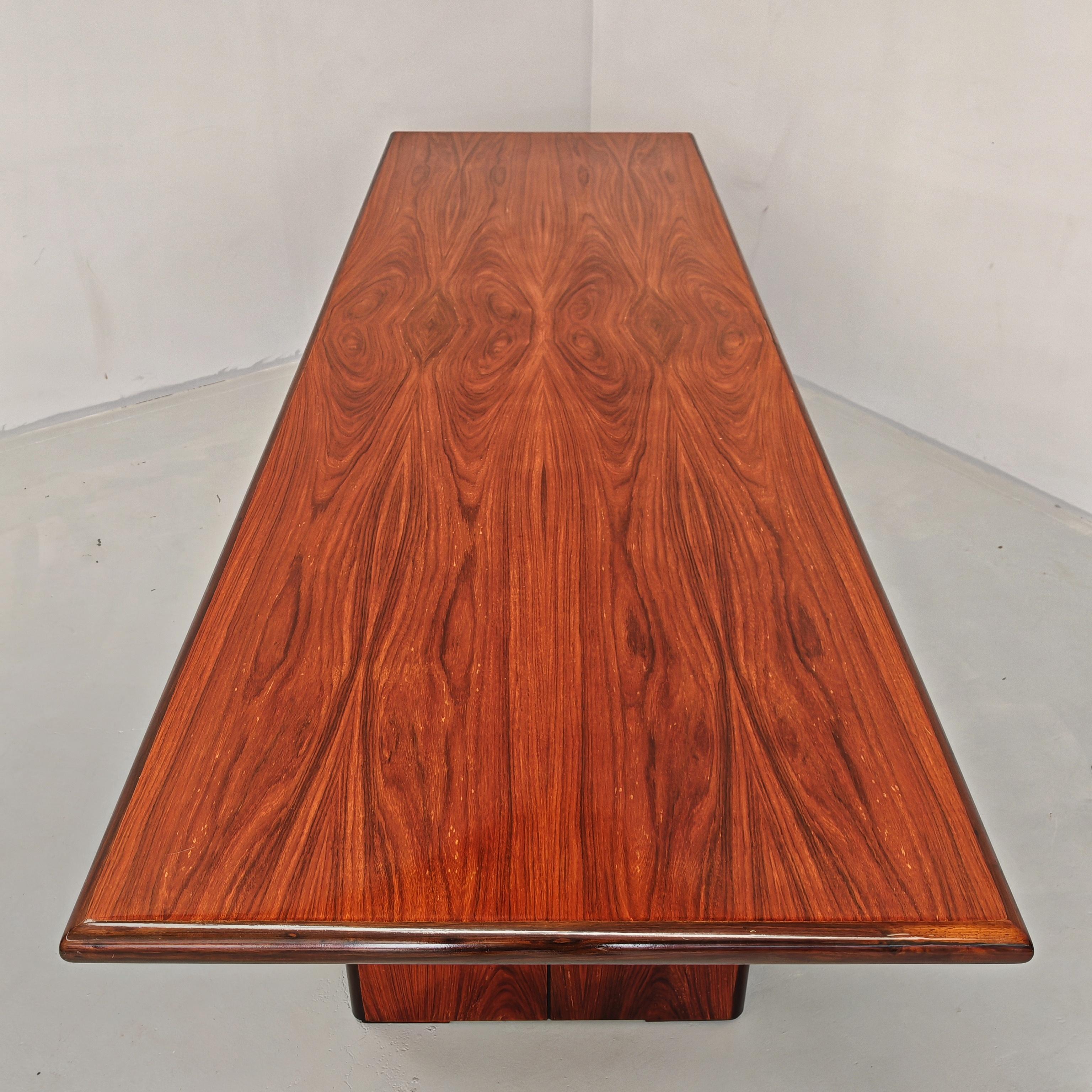 Legno Grande Tavolo in legno 12 o 14 posti design Italiano anni 60 in vendita