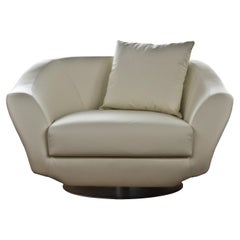Grande, the Oversize Swivel Armchair