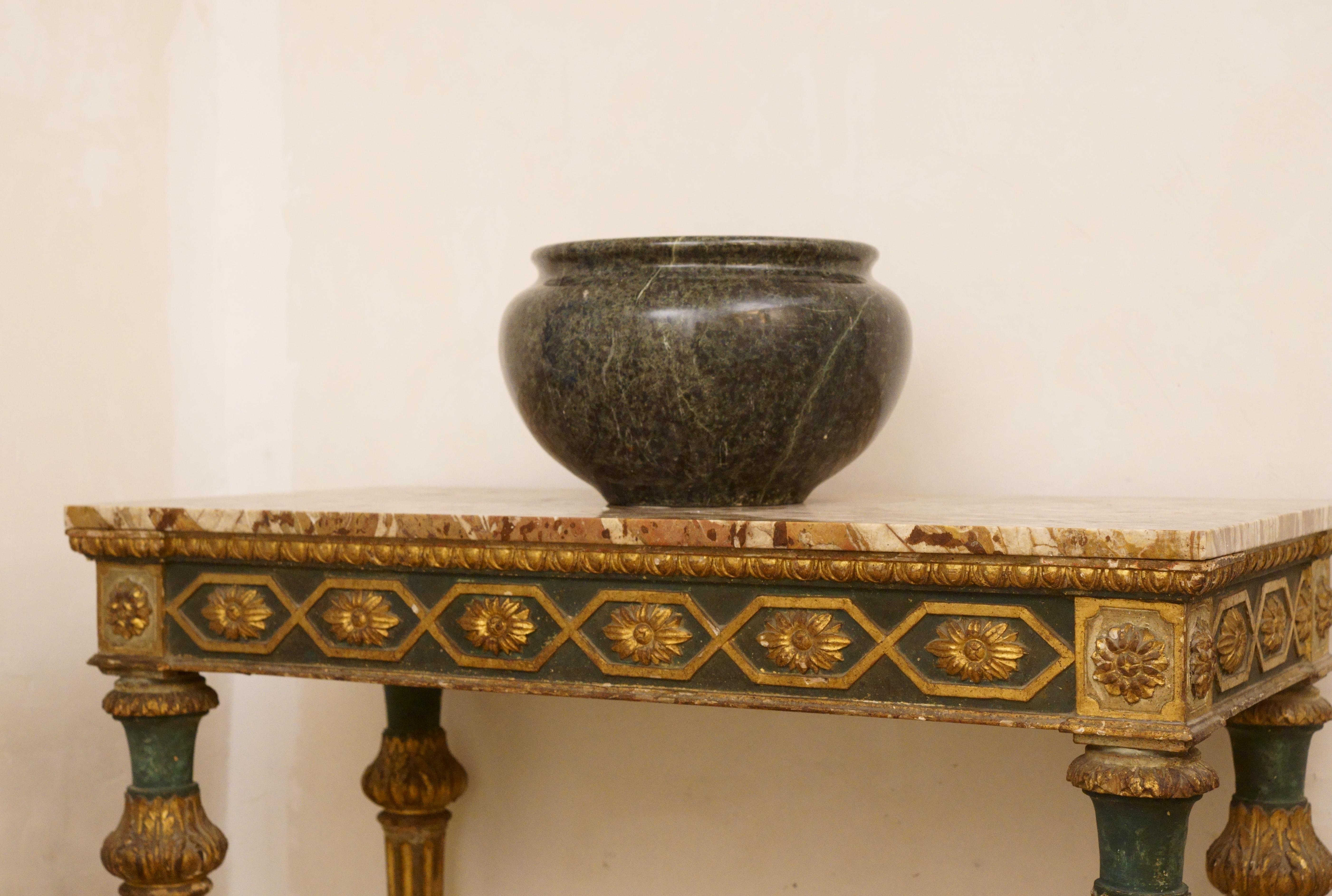 Italian Grande Vaso Cache-pot Neoclassico in Marmo Verde Roma XIX secolo Grand Tour in vendita