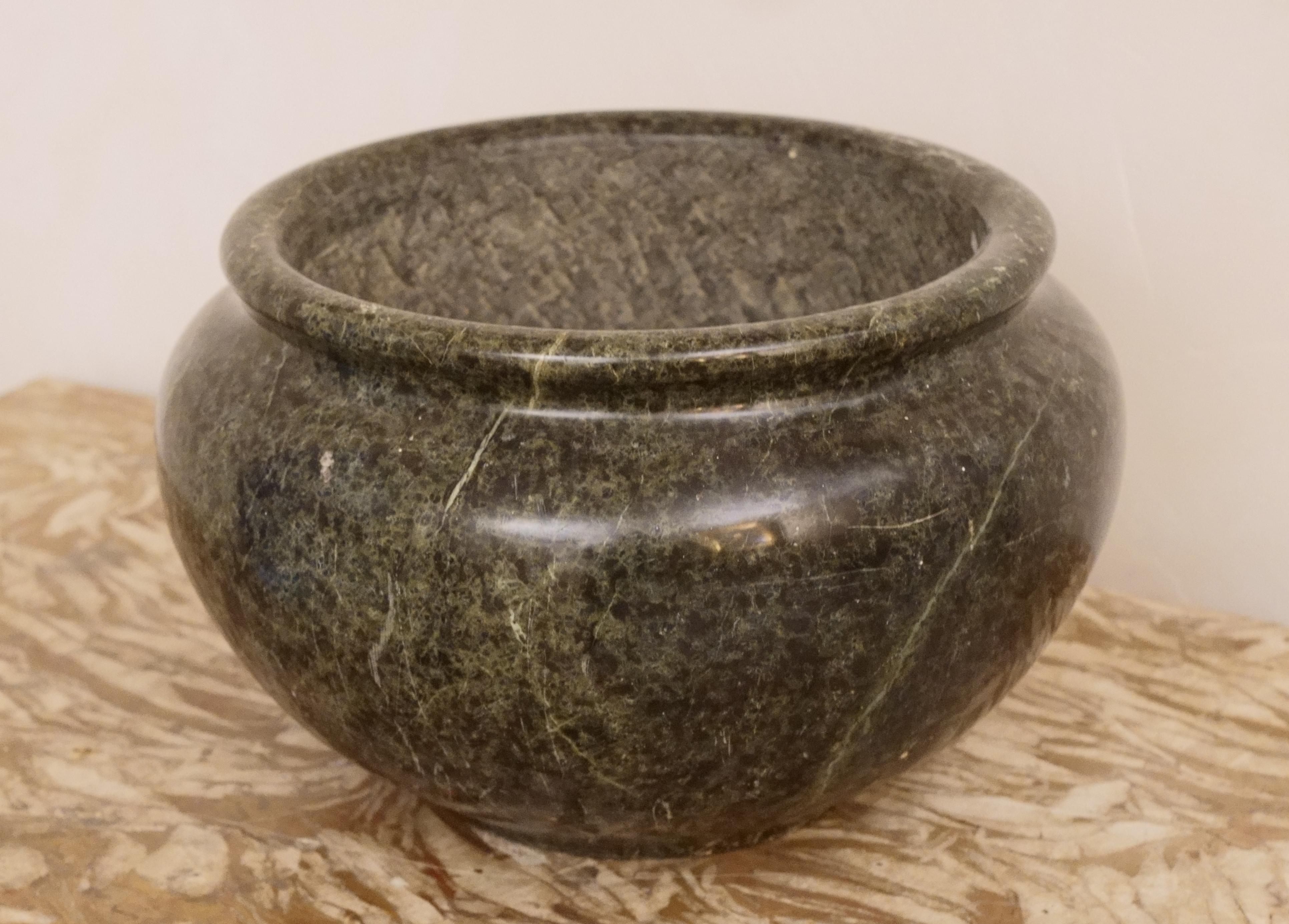 Grande Vaso Cache-pot Neoclassico in Marmo Verde Roma XIX secolo Grand Tour In condizioni buone in vendita a Pistoia, IT