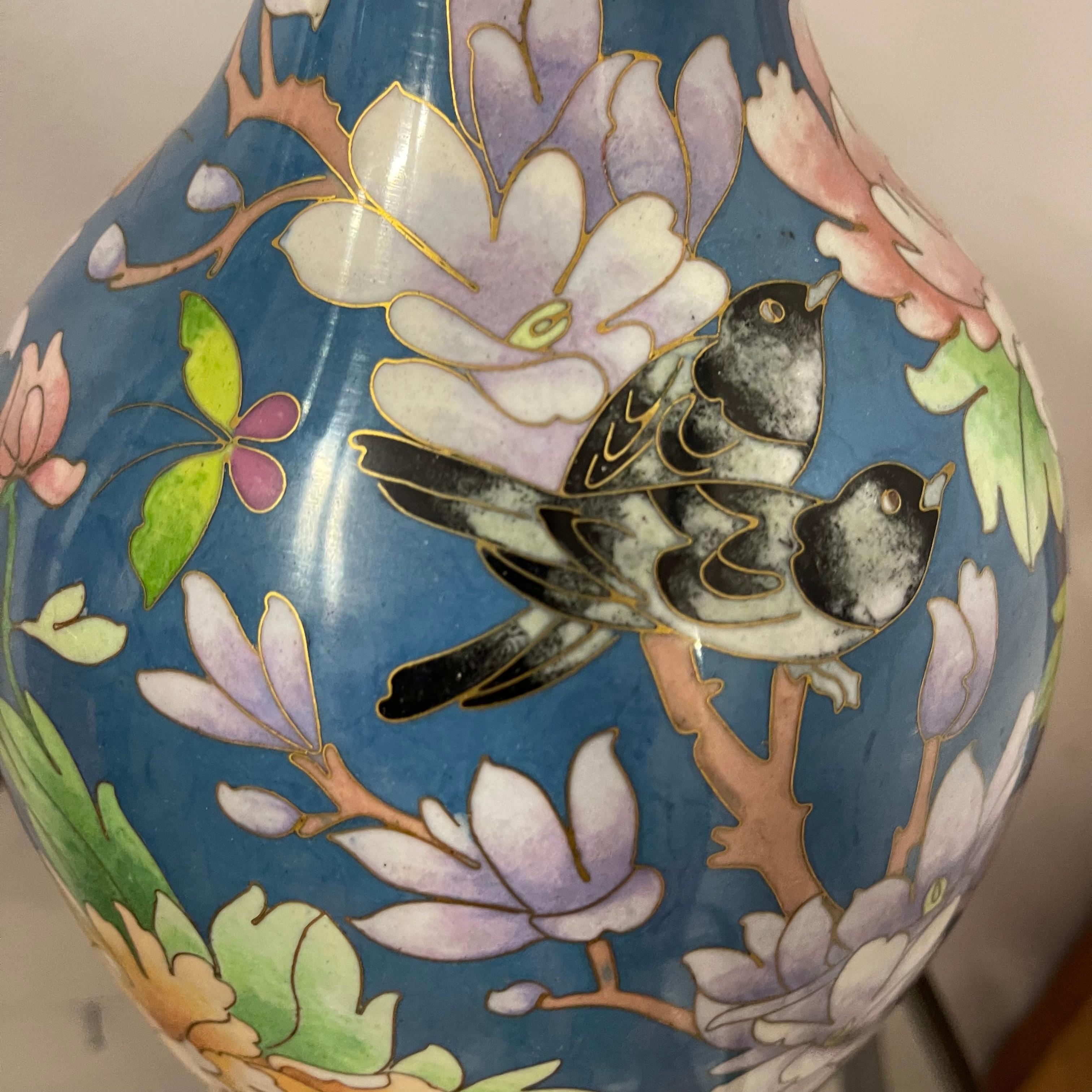 Grande Vaso Cinese Cloisonné con Uccelli e Decorazioni Floreali, Anni '60 For Sale 2