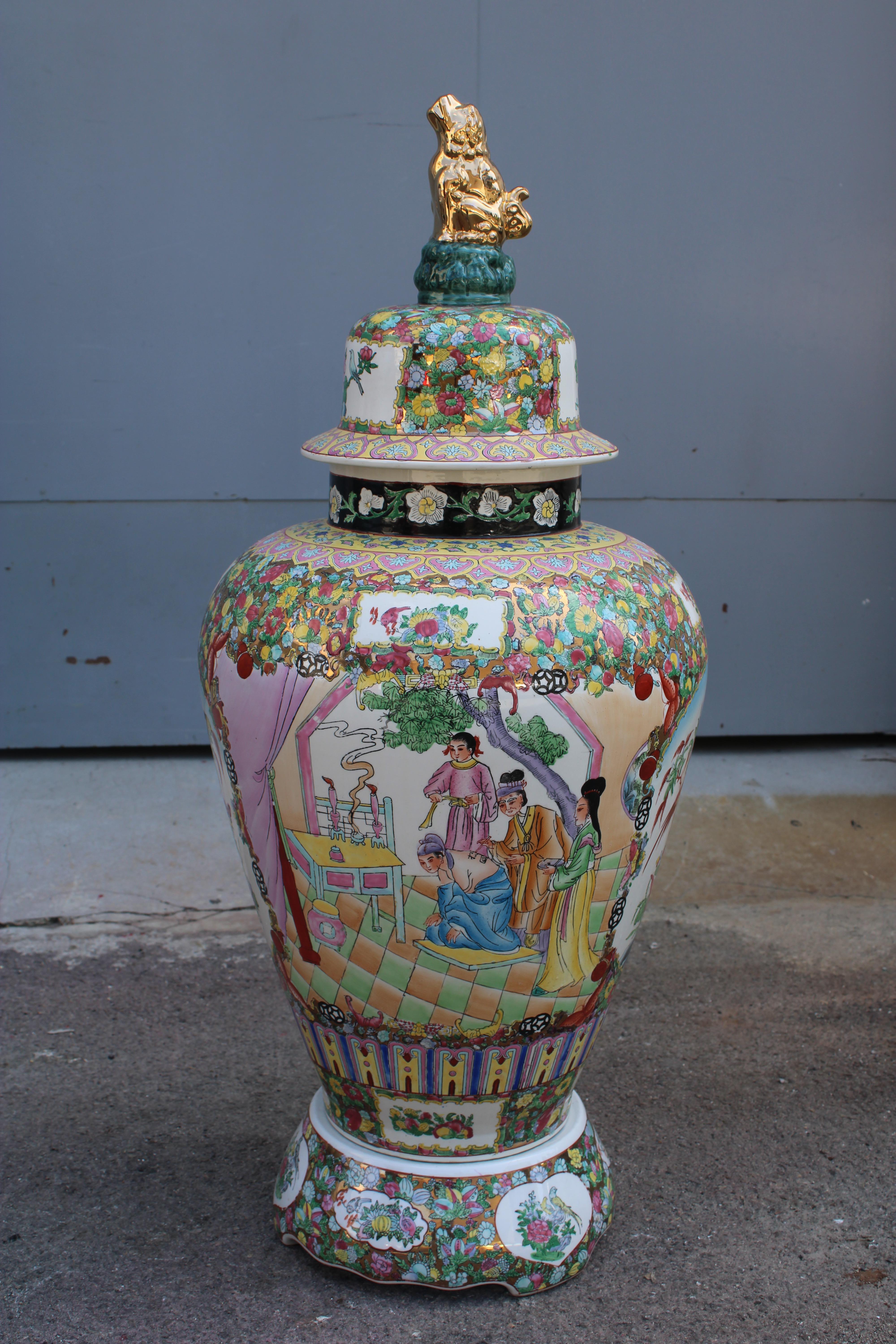 Mid-20th Century Large Chinese Vase with 24KT Gold Decorations and Parts Mid-century Asian Design For Sale