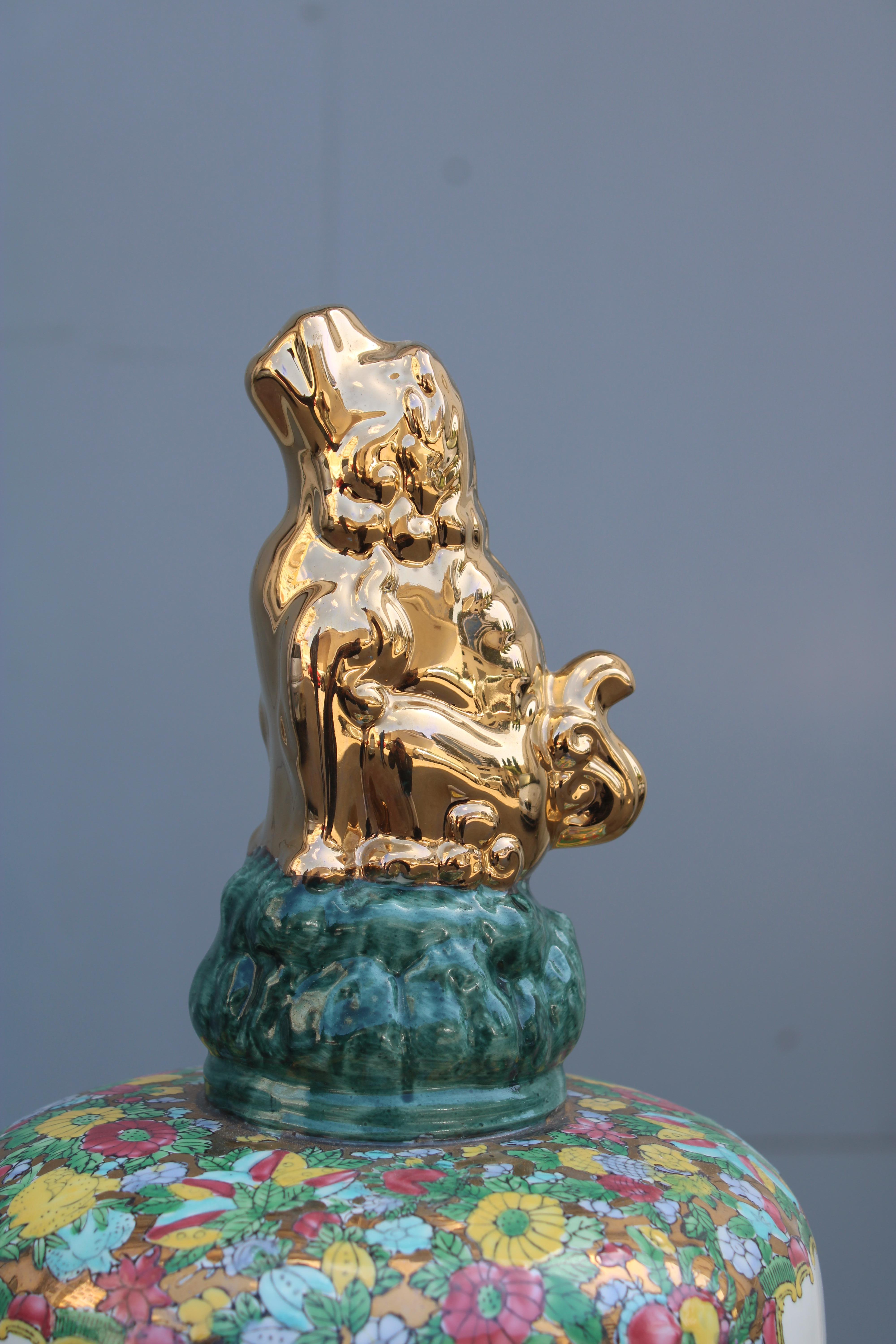 Large Chinese Vase with 24KT Gold Decorations and Parts Mid-century Asian Design For Sale 1