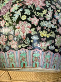 Große dekorative florale Vase China 1930er Jahre Art Deco Schwarzer Boden