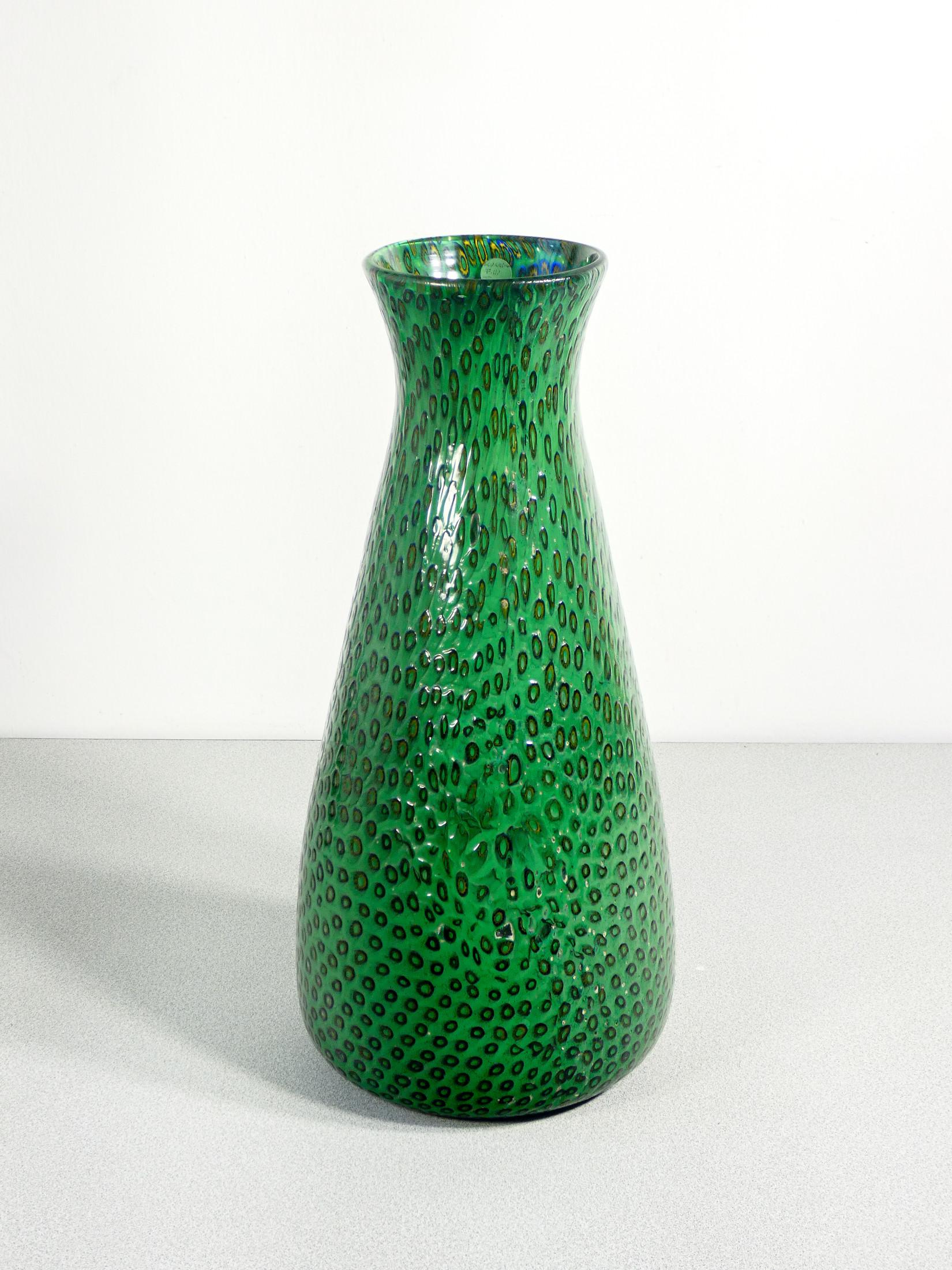 Italian Grande vaso design Ermanno TOSO in vetro soffiato con murrine in rilievo. 1950s in vendita