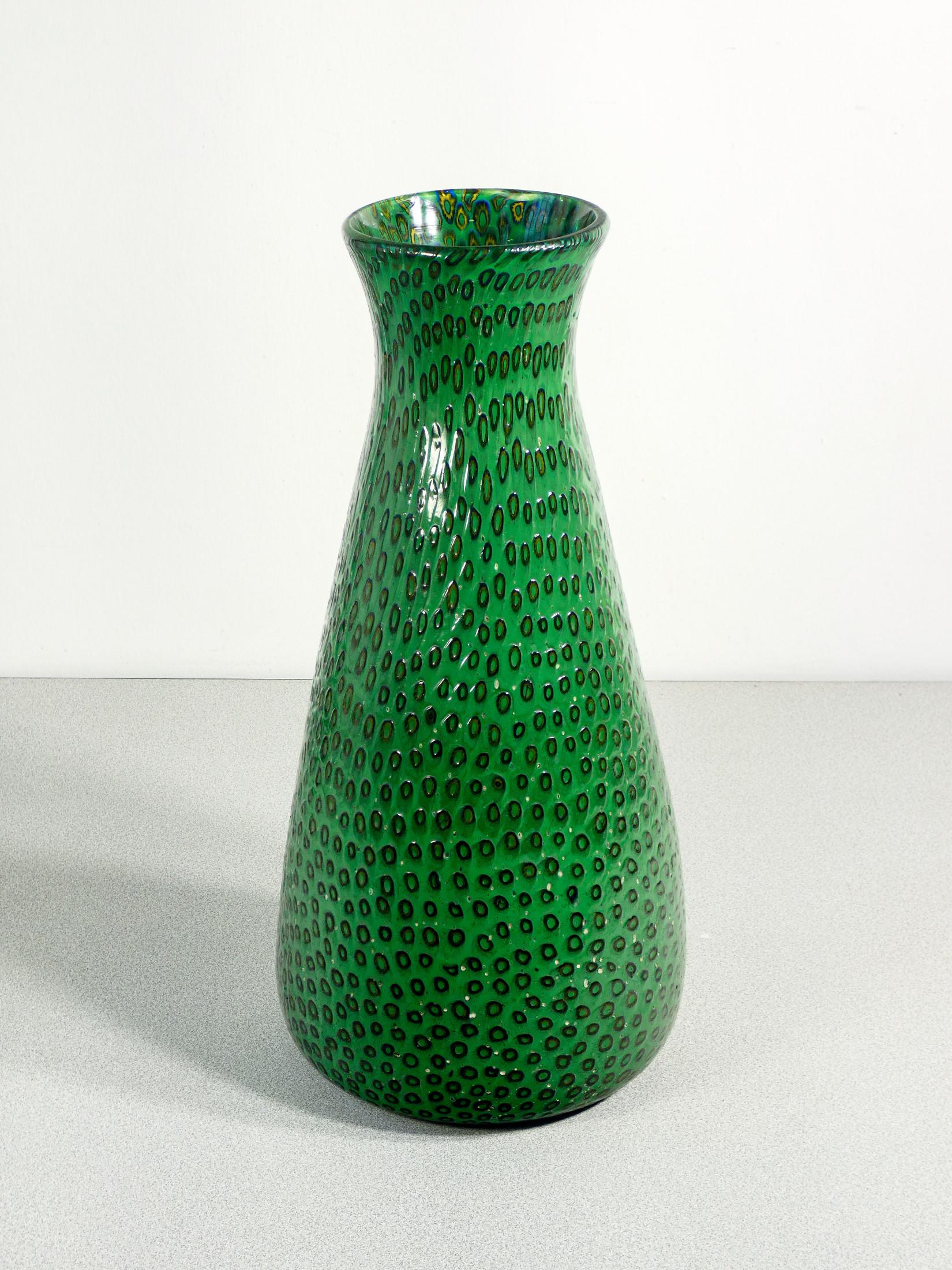 Grande vaso design Ermanno TOSO in vetro soffiato con murrine in rilievo. 1950s In condizioni ottime in vendita a Torino, IT