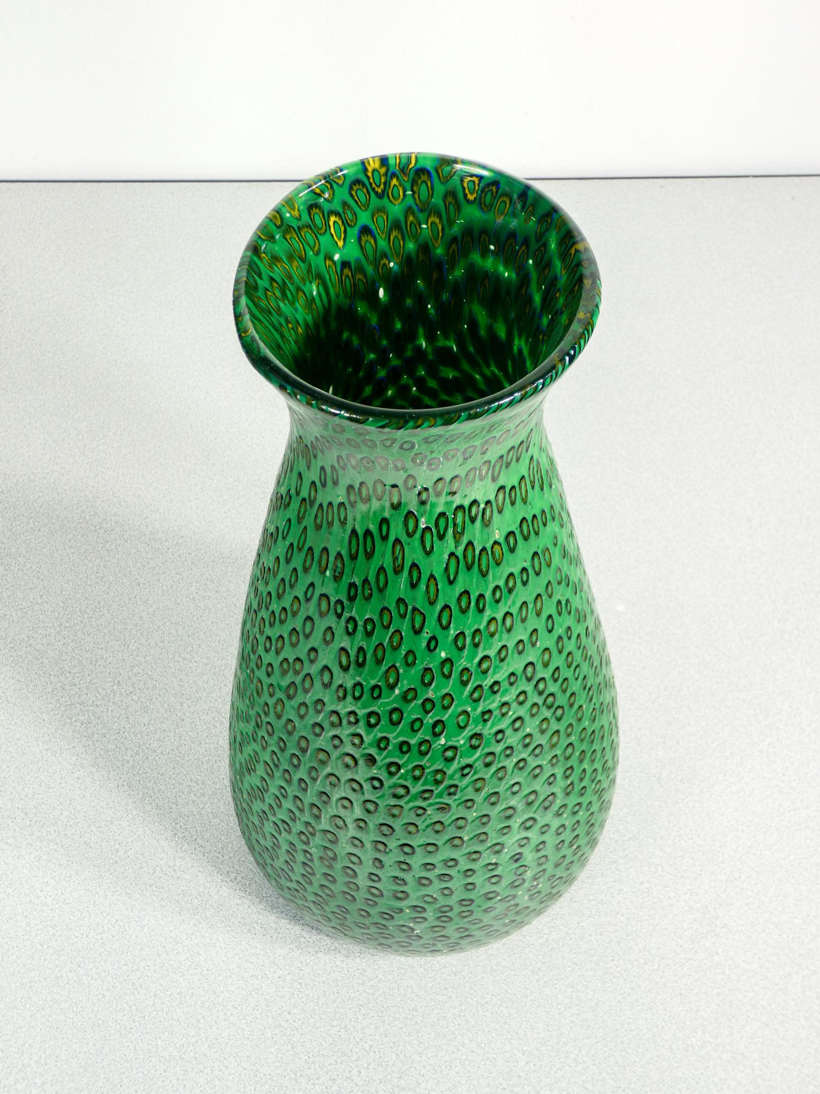 Vetro Grande vaso design Ermanno TOSO in vetro soffiato con murrine in rilievo. 1950s in vendita