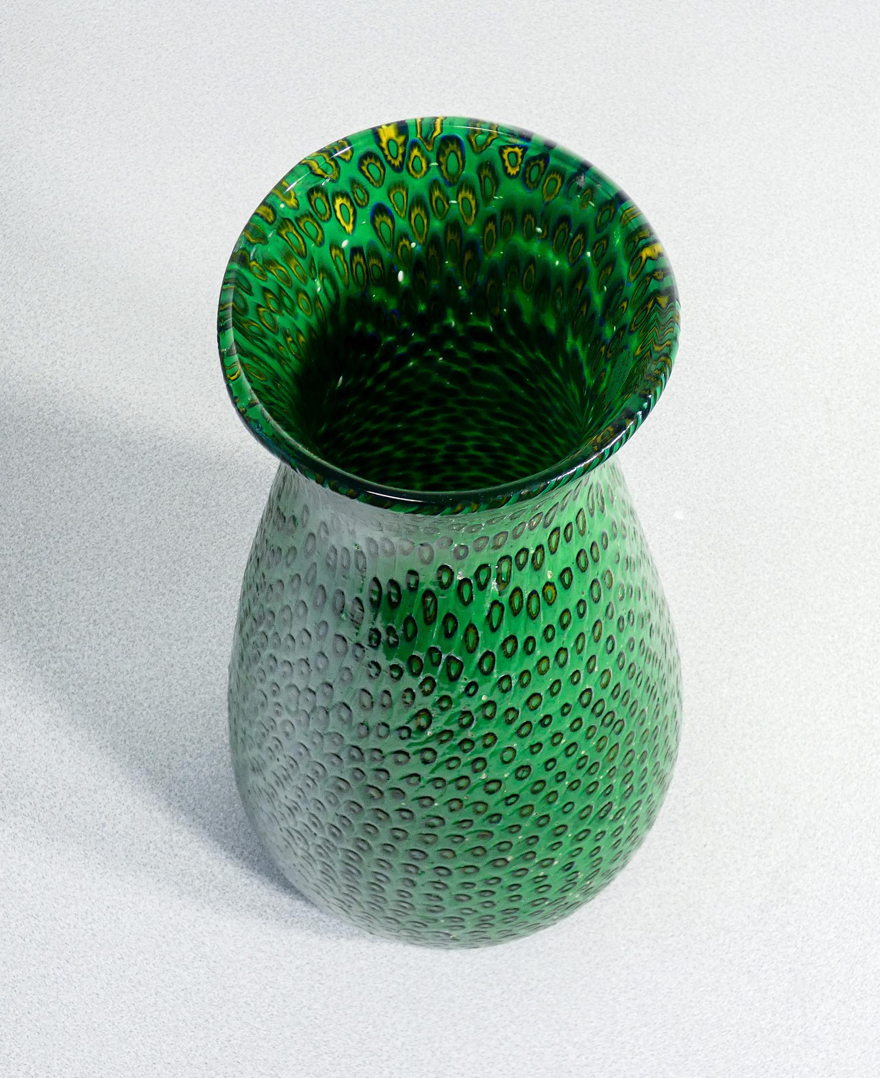 Grande vaso design Ermanno TOSO in vetro soffiato con murrine in rilievo. 1950s in vendita 1