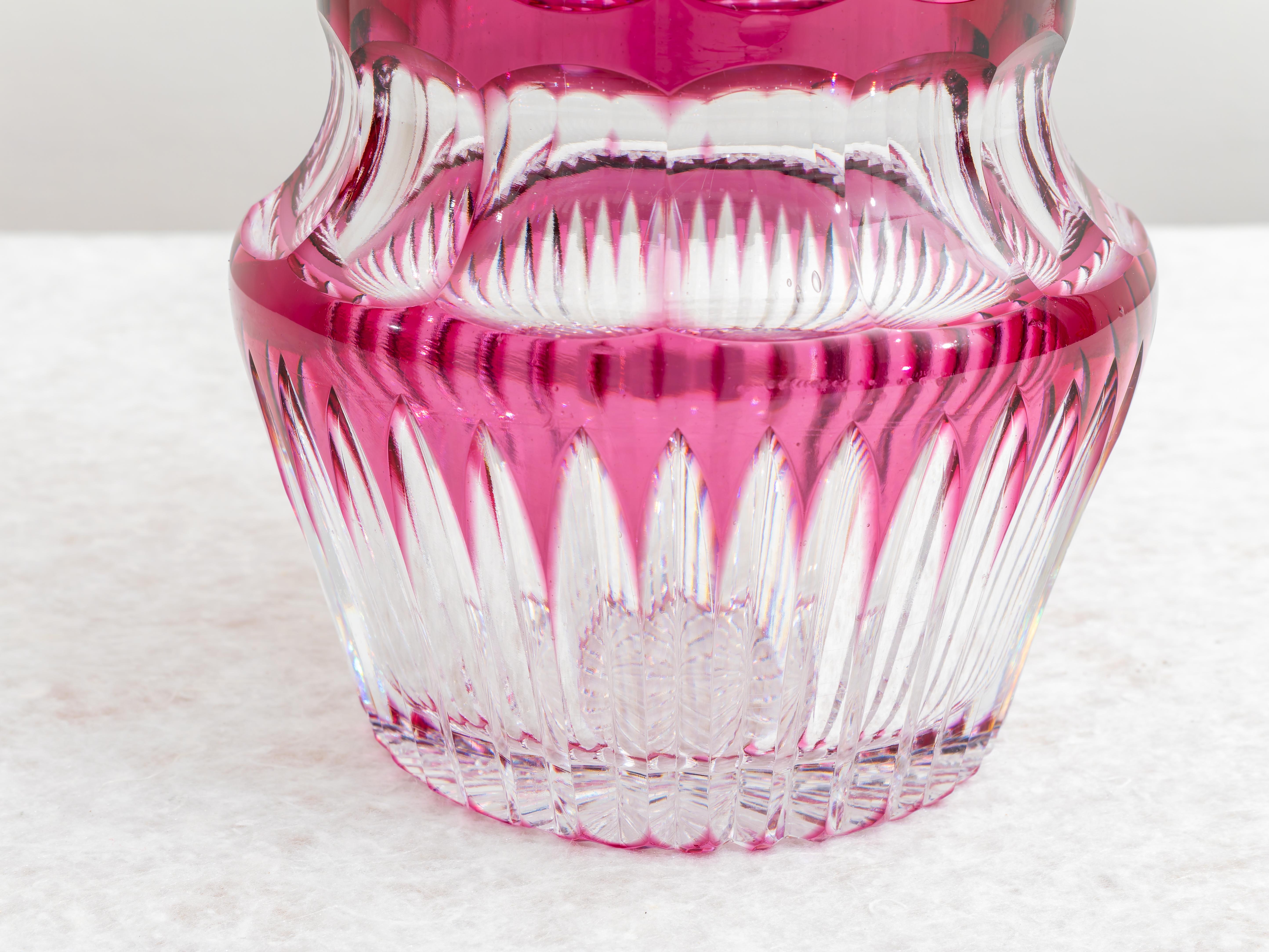 Gran jarrón bohemio de cristal fucsia, años 40 en Bueno estado para la venta en Bastia Umbra, IT