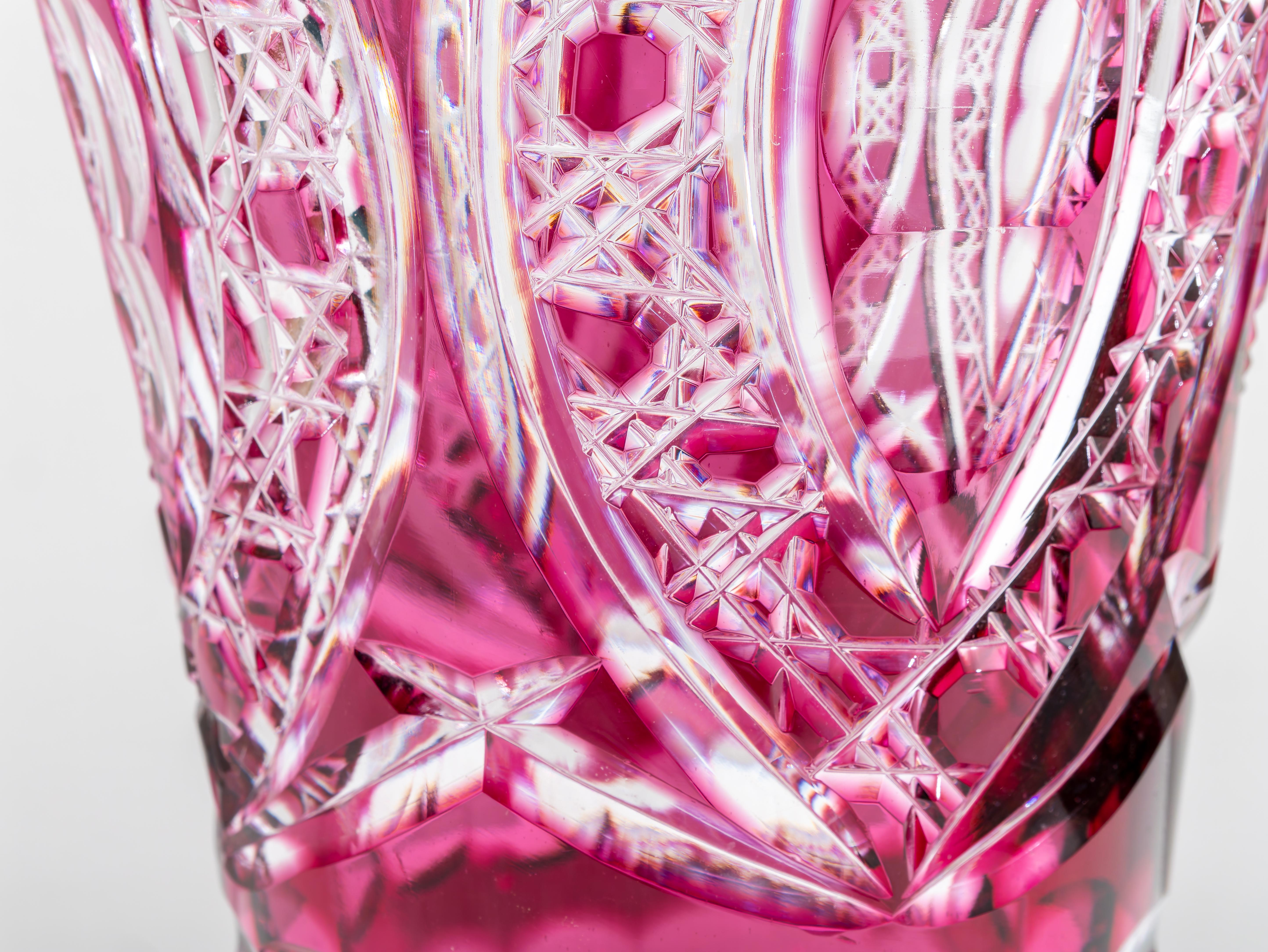 Gran jarrón bohemio de cristal fucsia, años 40 Mid-20th Century en venta