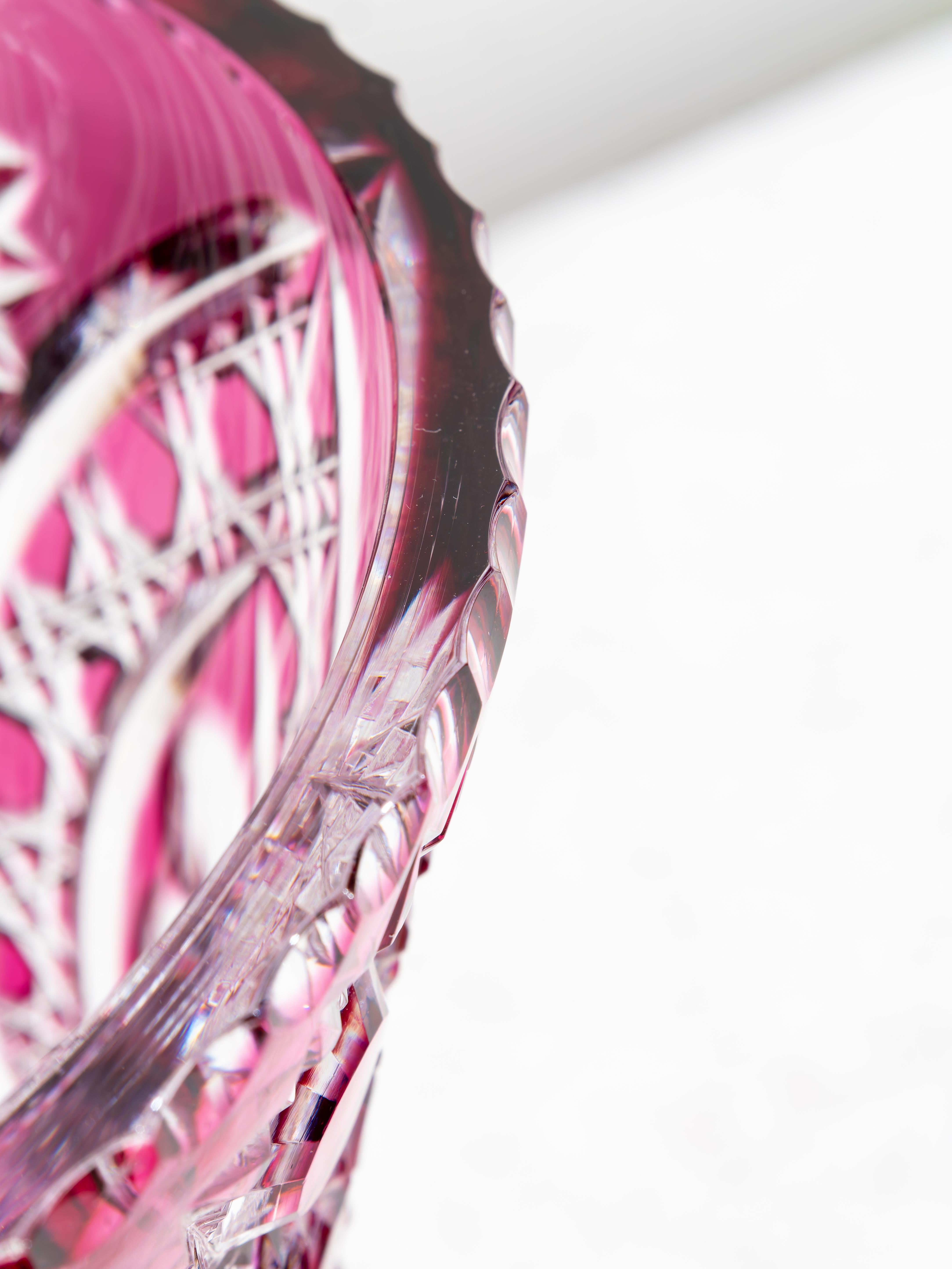 Gran jarrón bohemio de cristal fucsia, años 40 Vidrio en venta