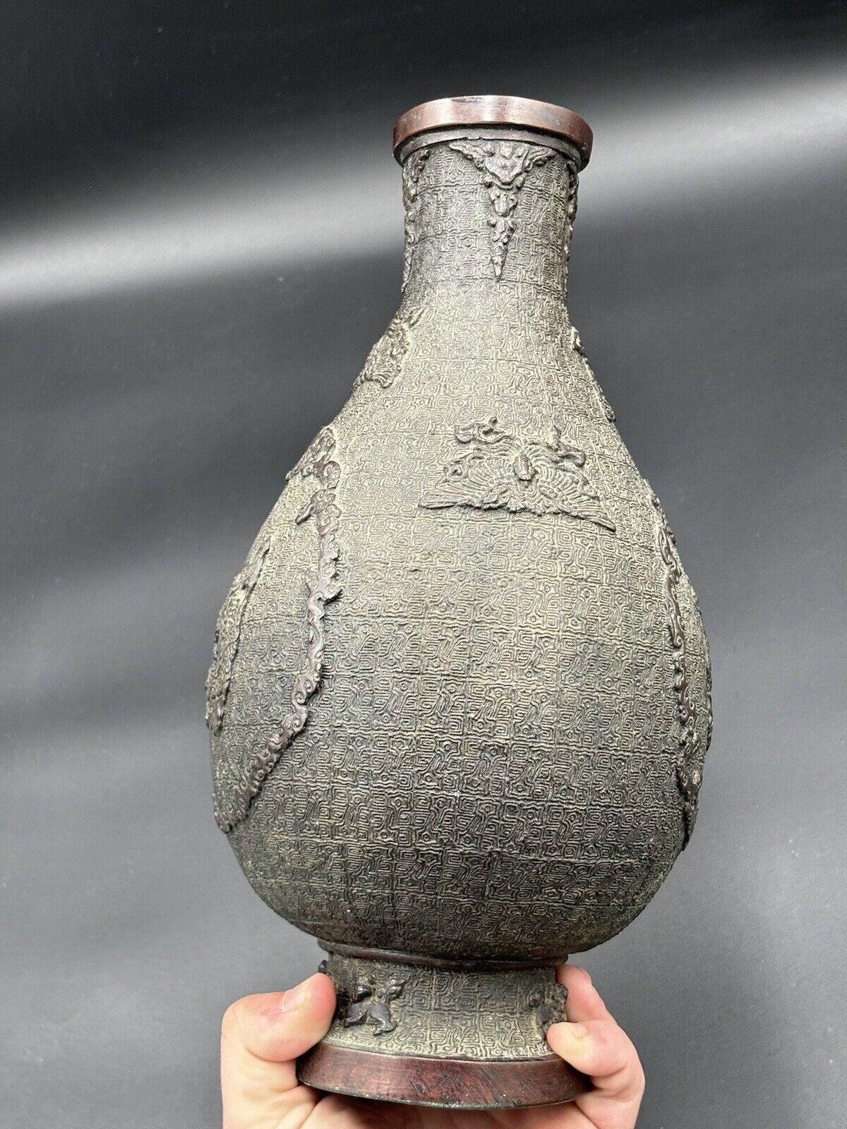 Large Bronze Ming Dynasty Ming Dynasty Vase Geometrically Decorated Archaic 15th Century For Sale 6