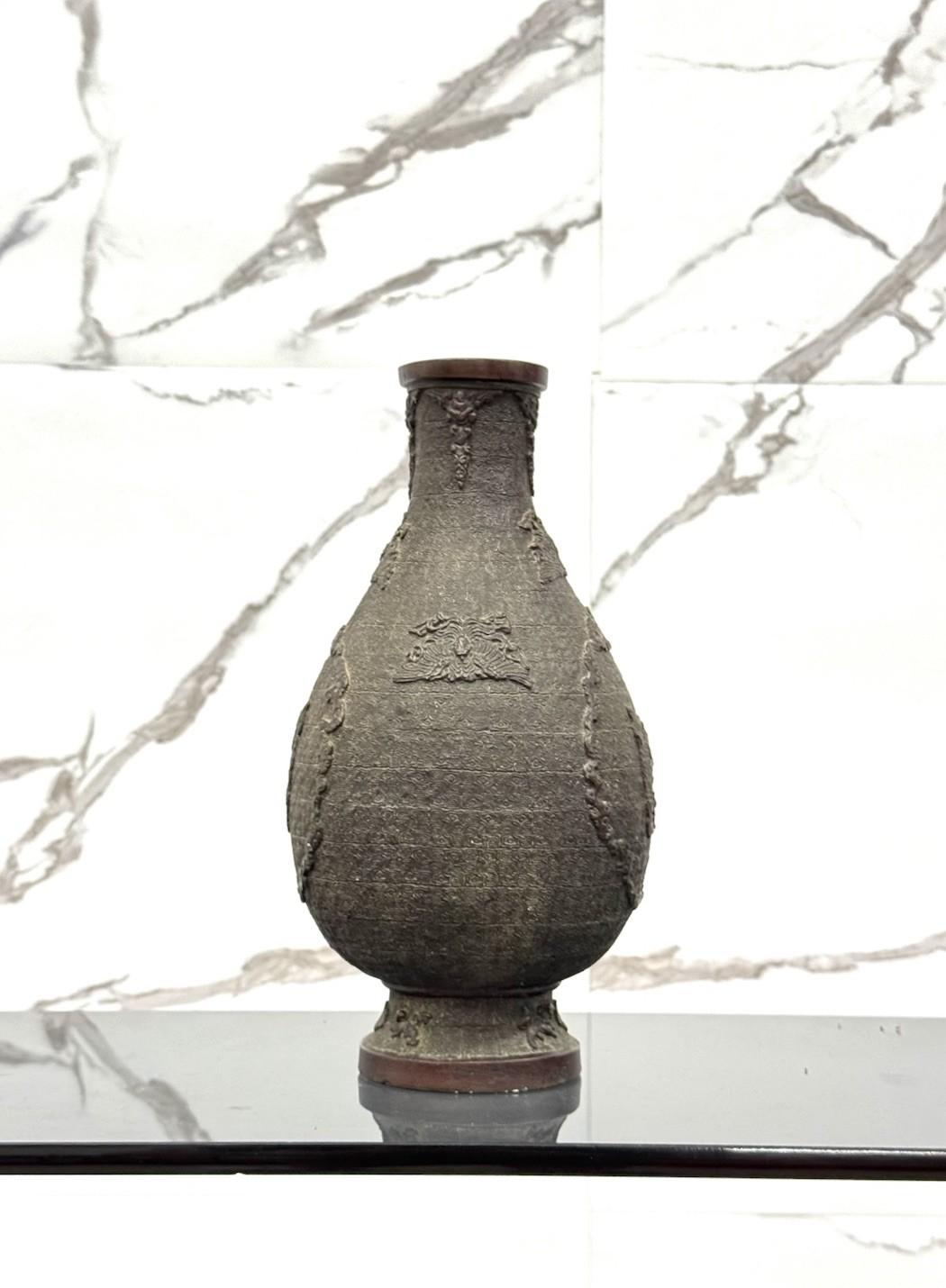Chinese Grande Vaso In Bronzo Dinastia Ming Decoro Geometrico Arcaico XV Secolo en vente