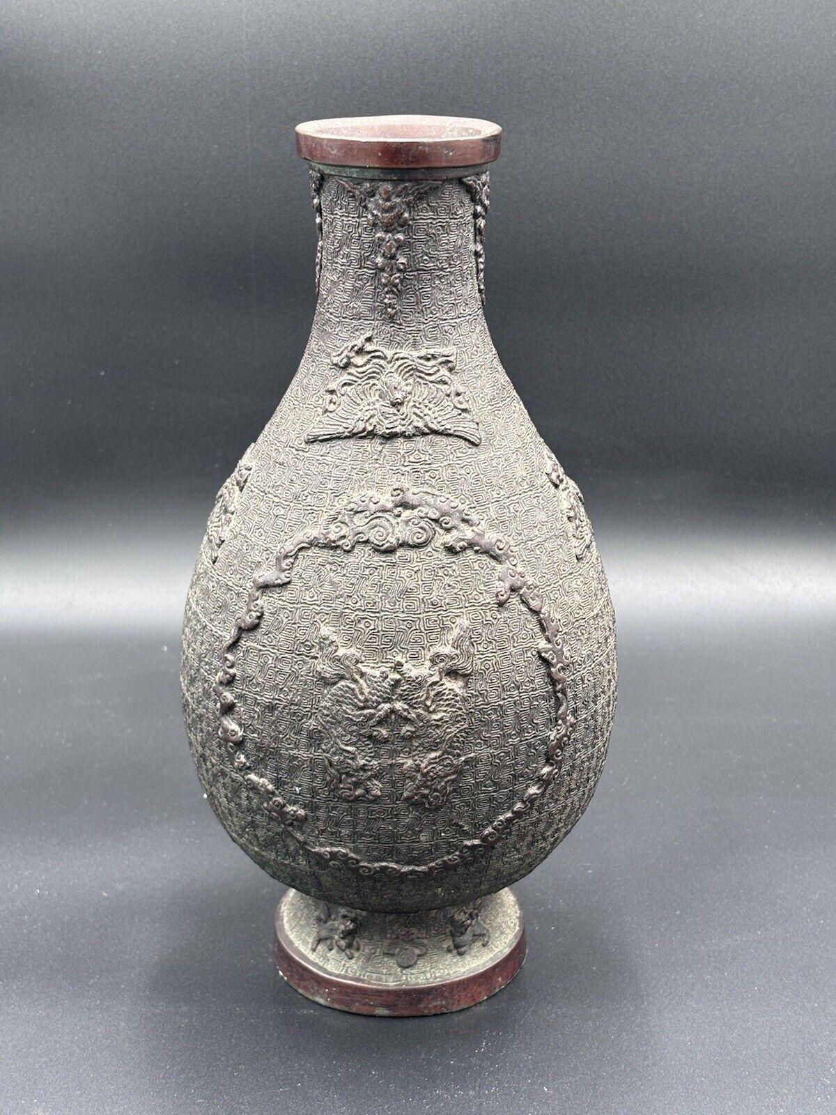 Large Bronze Ming Dynasty Ming Dynasty Vase Geometrically Decorated Archaic 15th Century For Sale 3