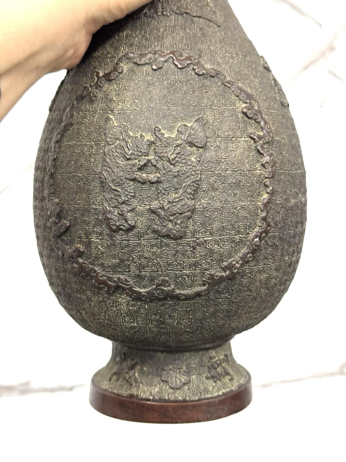 Grande Vaso In Bronzo Dinastia Ming Decoro Geometrico Arcaico XV Secolo en vente 3