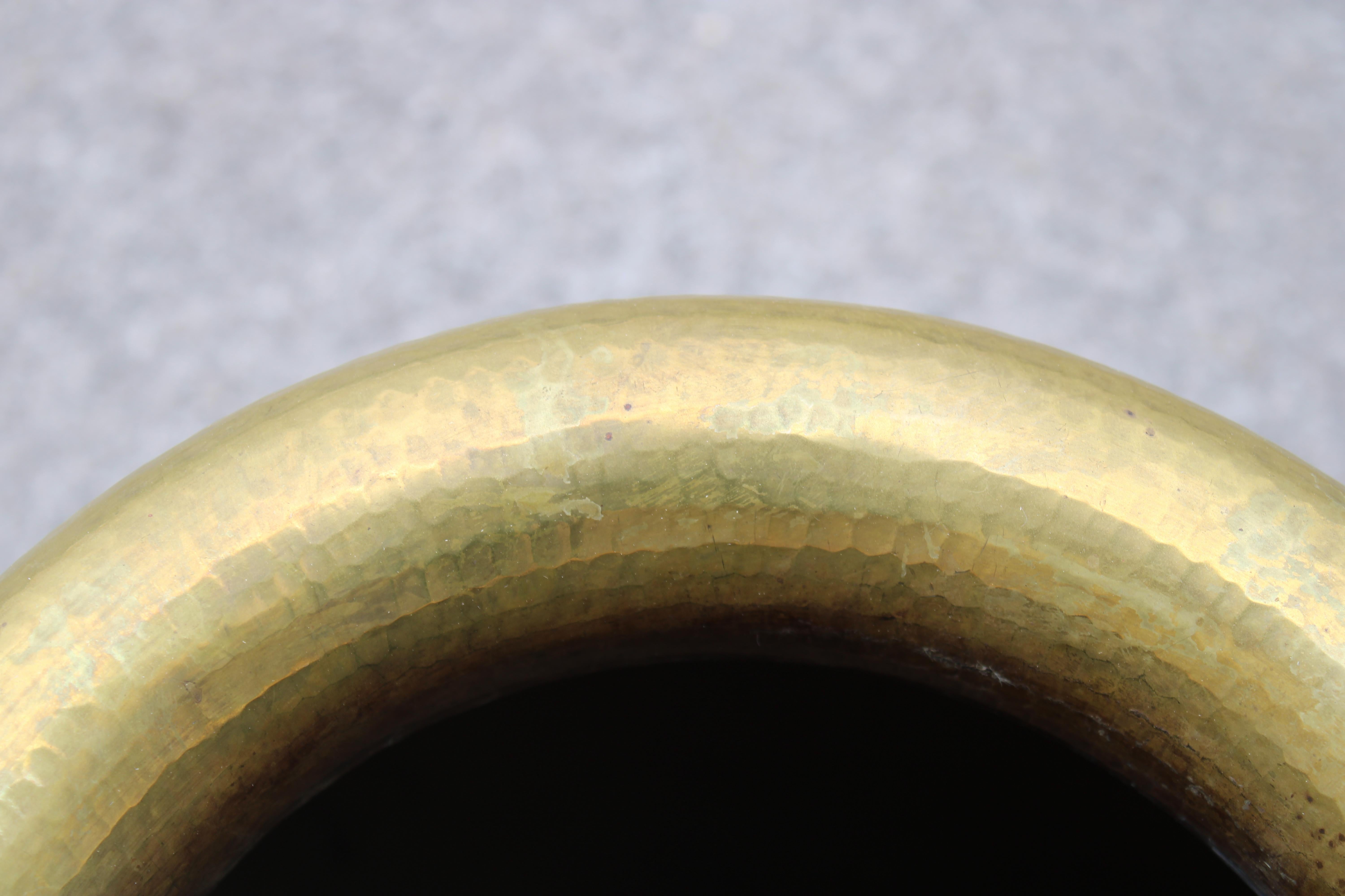 Late 20th Century Grande Vaso in Solido Ottone martellato a mano Italia 1970 in vendita