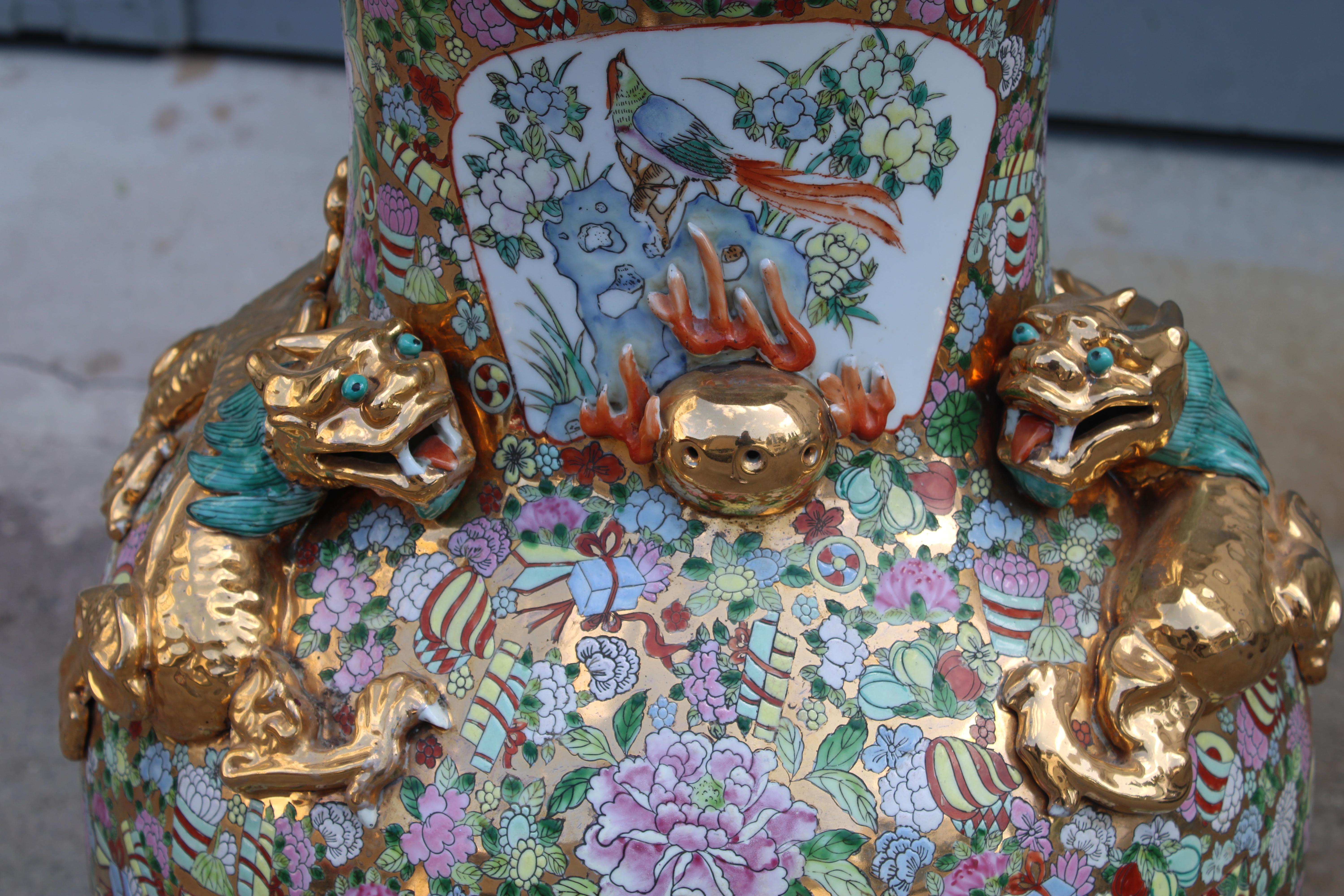 Large Oriental Chinese Floral Vase with Dragons in 24KT Gold  qing Dynasty For Sale 13