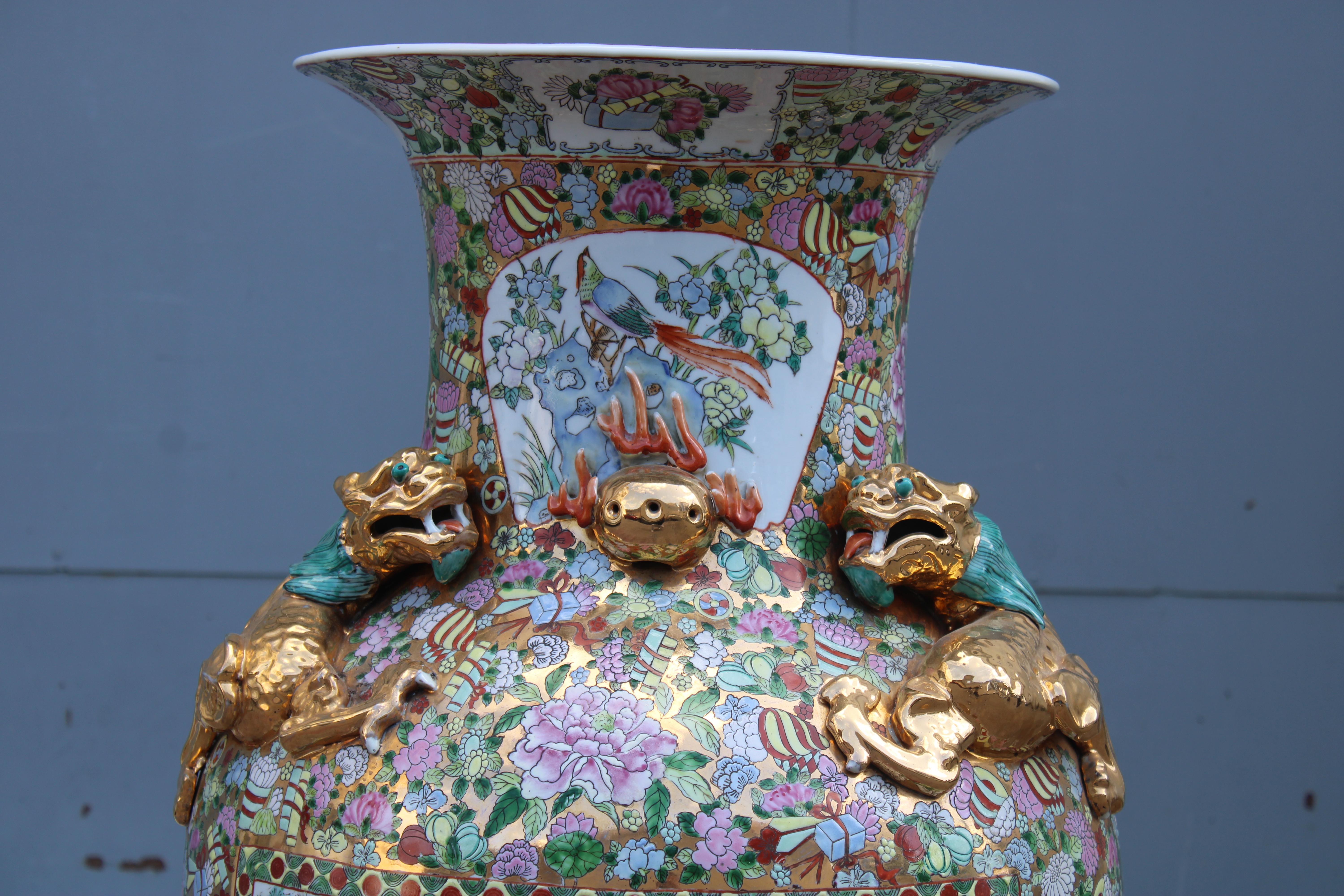 Chinoiserie Large Oriental Chinese Floral Vase with Dragons in 24KT Gold  qing Dynasty For Sale