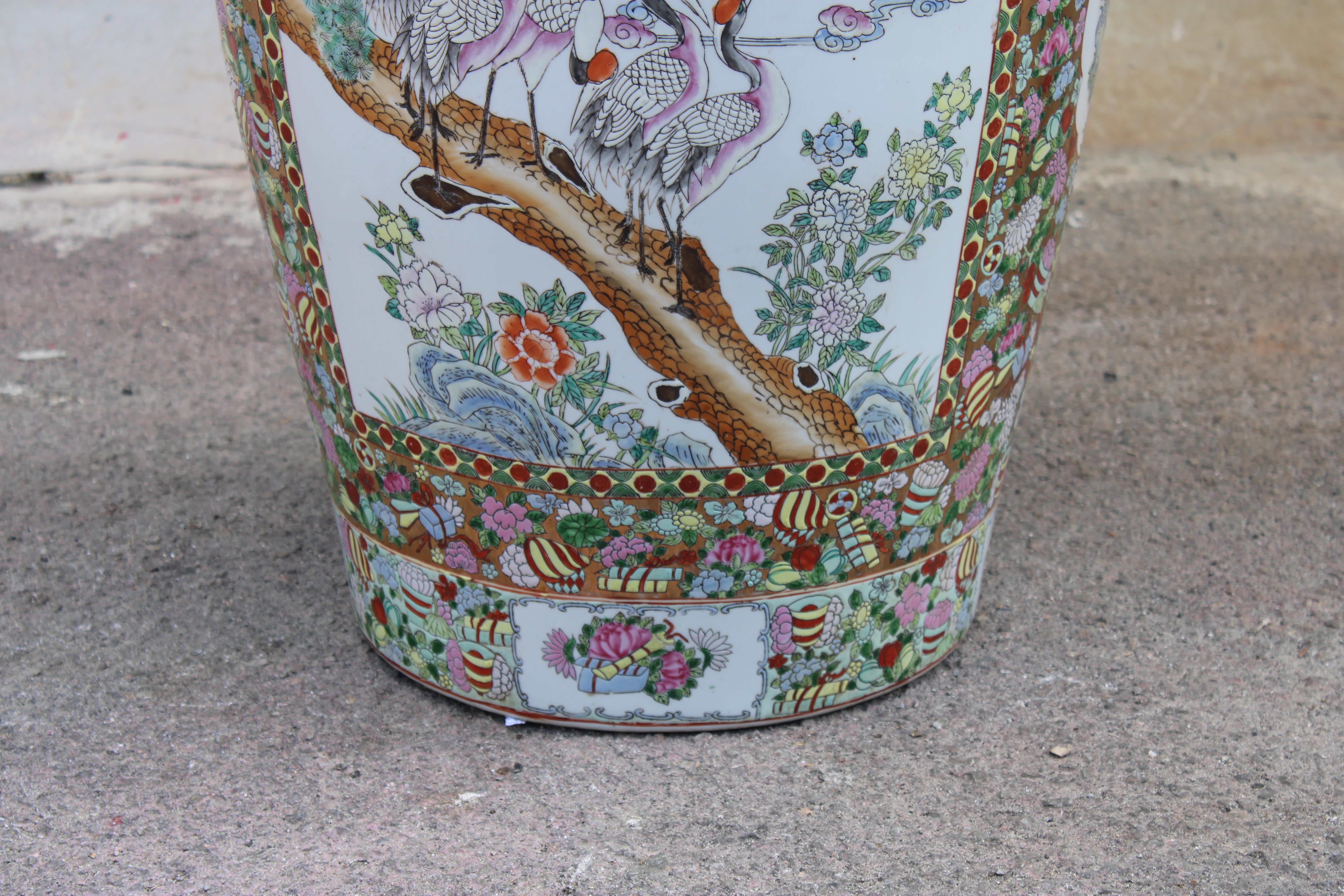Mid-20th Century Large Oriental Chinese Floral Vase with Dragons in 24KT Gold  qing Dynasty For Sale