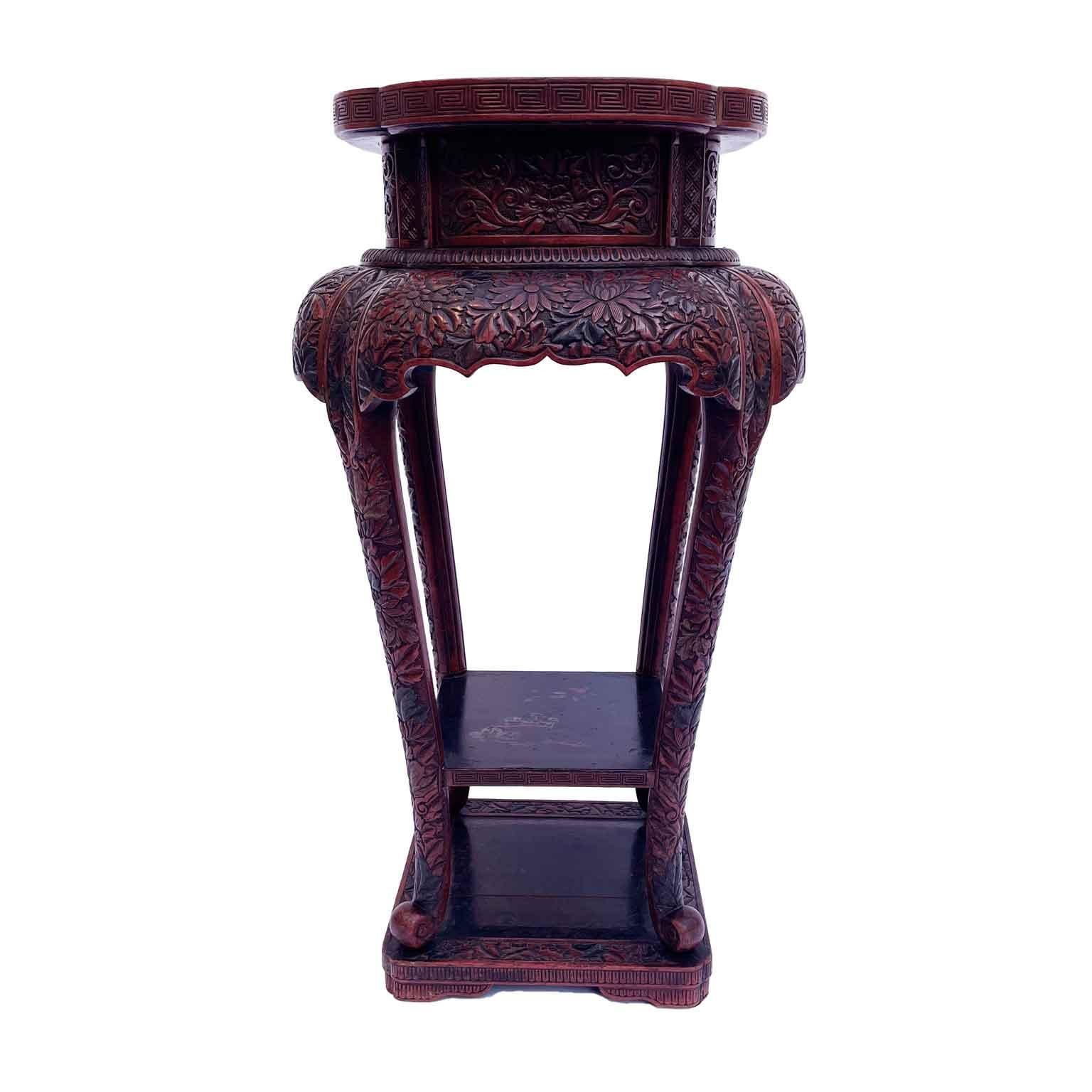 Large Red and Gold Vase In Porcelain Kutani Meiji Period with Small Table For Sale 6