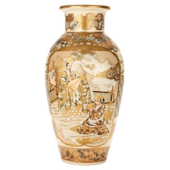 Large Satsuma vase featuring representations of nobles and children